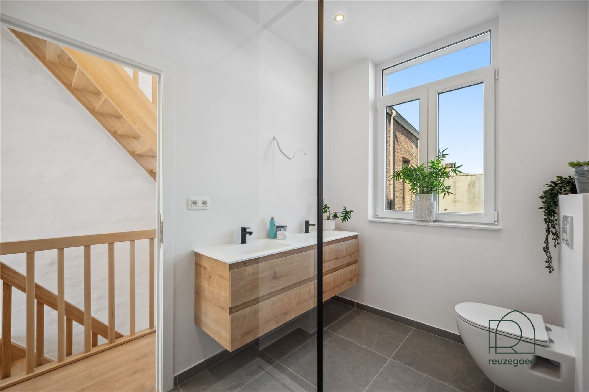 Instapklare, volledig gerenoveerde woning met 3 slaapkamers foto 15