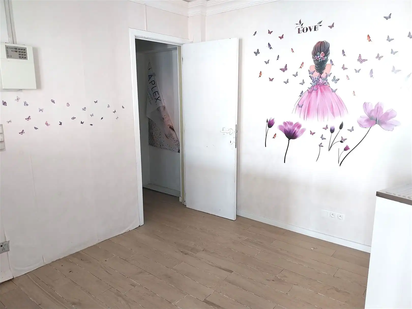 TE HUUR: Handelspand/kantoorruimte gelegen te Beringen! foto 7