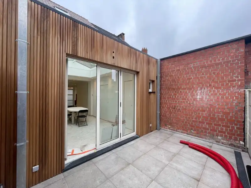 Totaal gerenoveerde woning met terras nabij UZ Gent foto 16