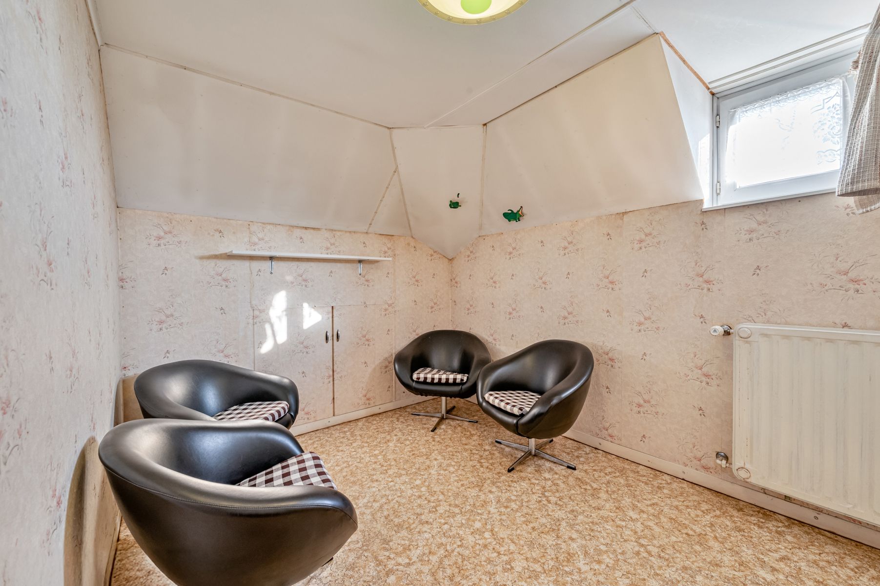 Ruime (handels) woning met groot werkhuis, tuin en garage foto 20