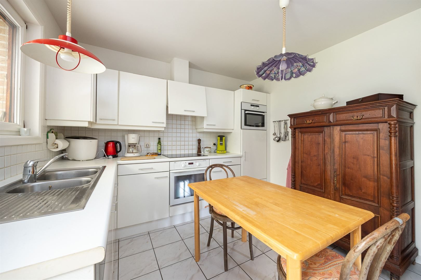 Ruime woning met 3 slaapkamers en grote tuin! foto 6