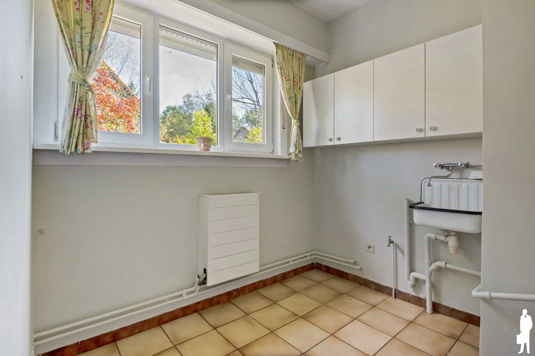 Karaktervolle vrijstaande woning met 3 slaapkamers, veranda en prachtig aangelegde tuin op toplocatie aan de Kalmthoutse Heide foto 15