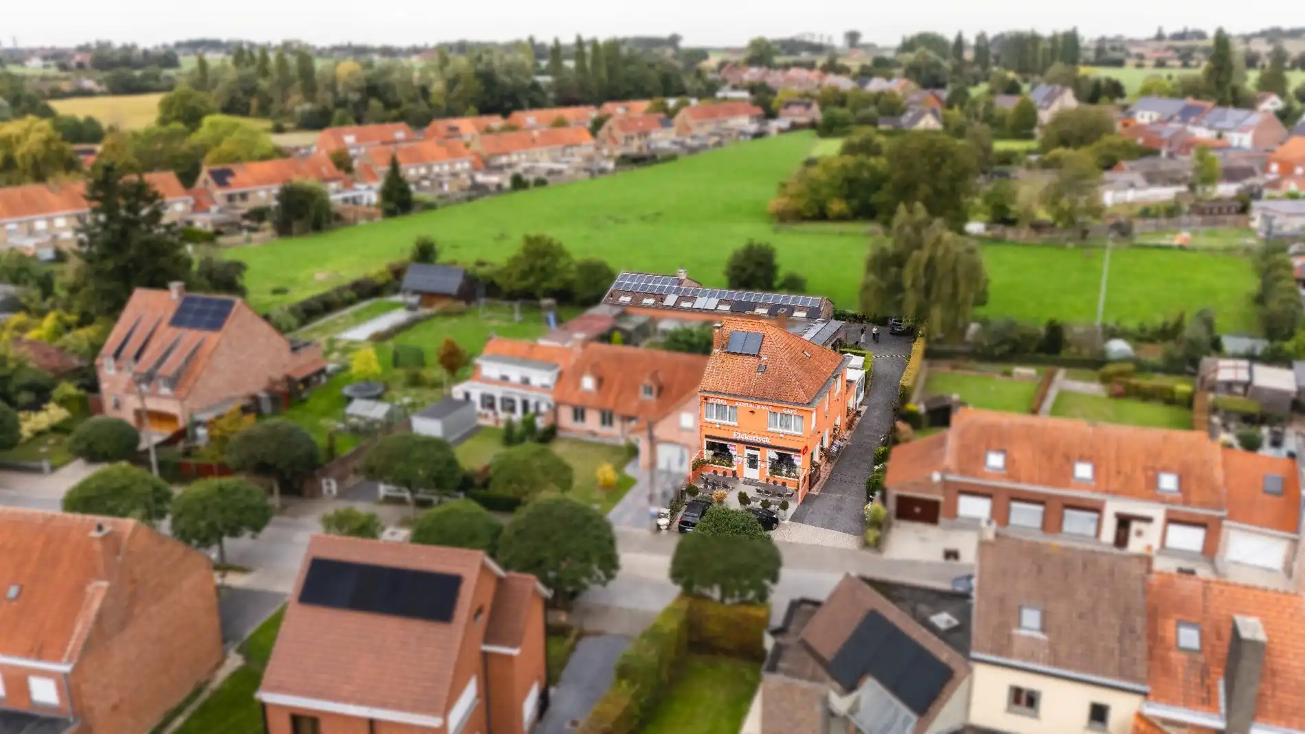 handelspand en vrij café 'Hotel Elckerlyck' met 6 kamers foto 4