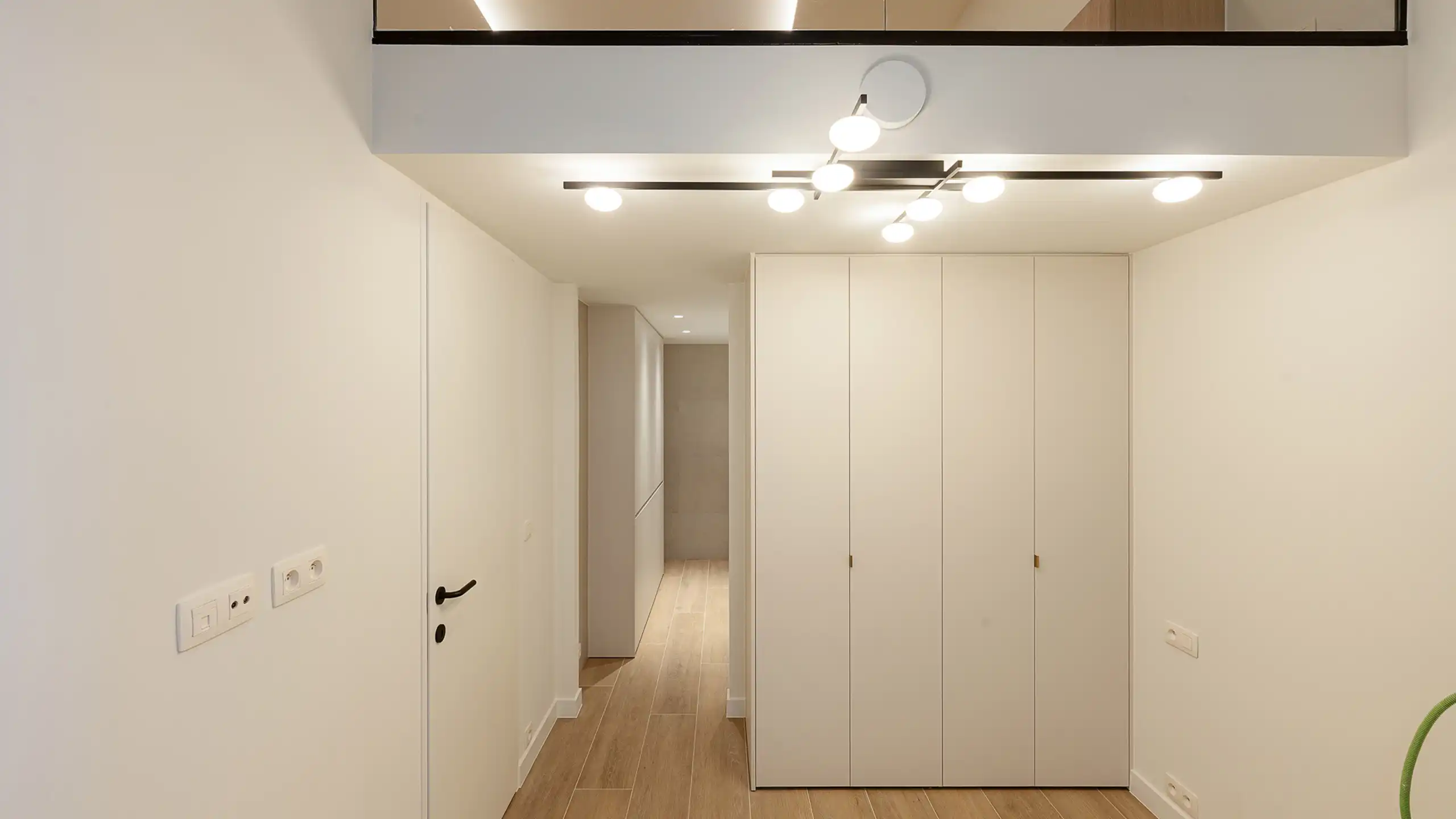 Nieuwbouwappartement met prachtig zicht op Lakeside  foto 24