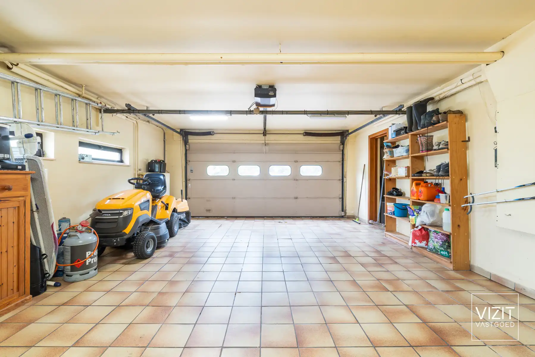 Zeer goed onderhouden villa met open zicht! foto 17