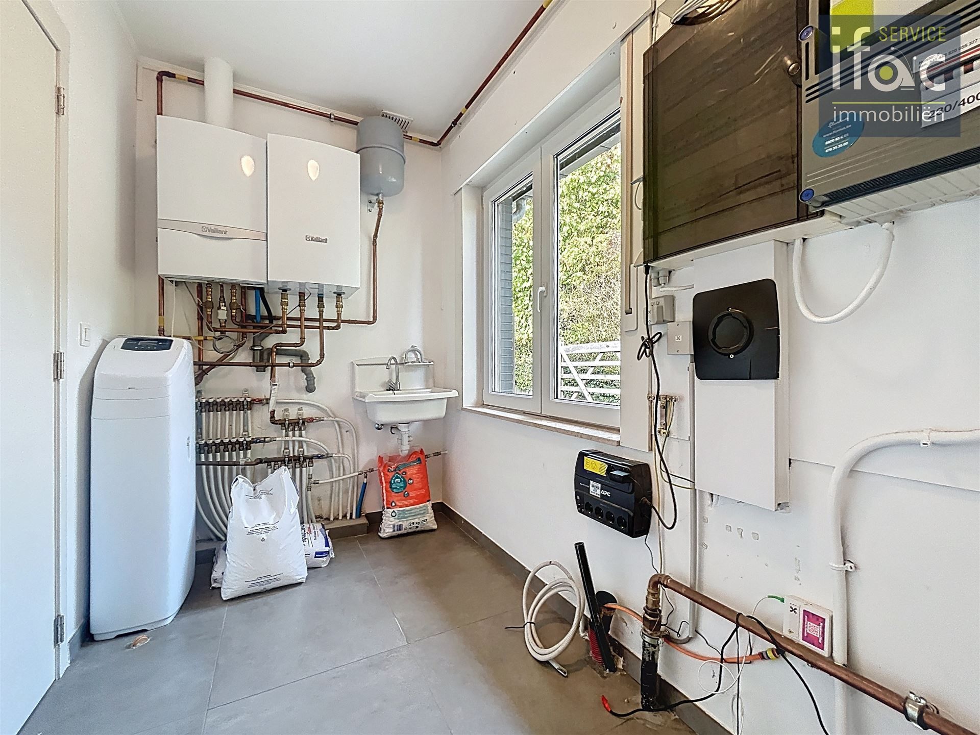 Uitstekend gelegen woning met 4 slaapkamers en 2 badkamers foto 16