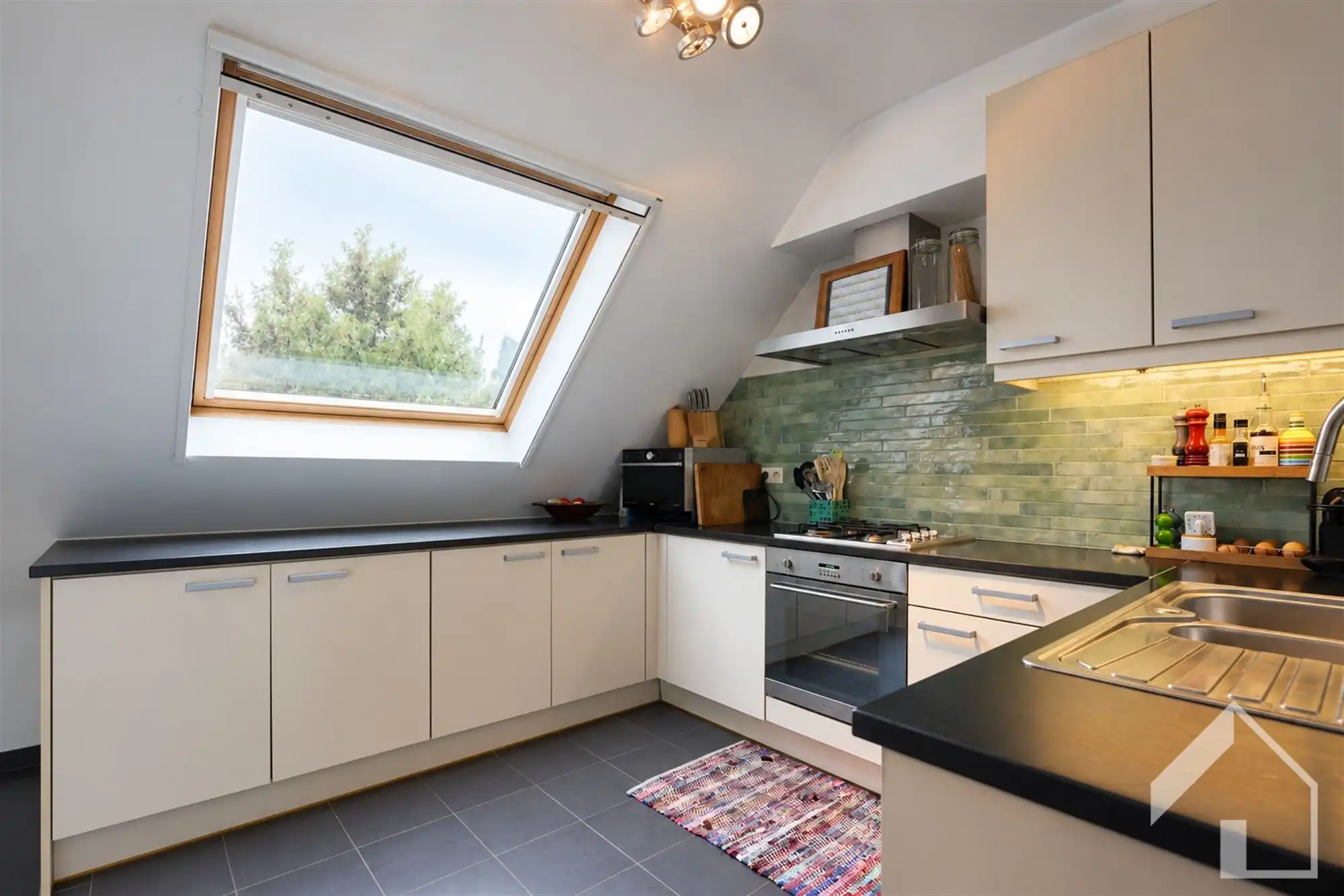 Ruim dakappartement met groot terras en staanplaats foto 6