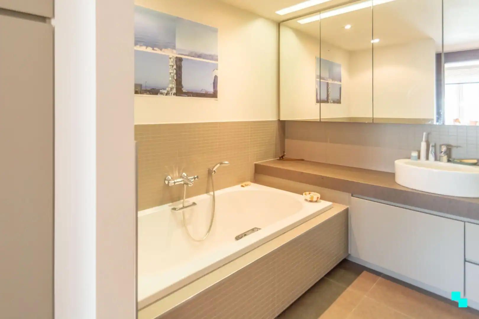 Lichtrijk twee slaapkamerappartement met tuin te Gent foto 18