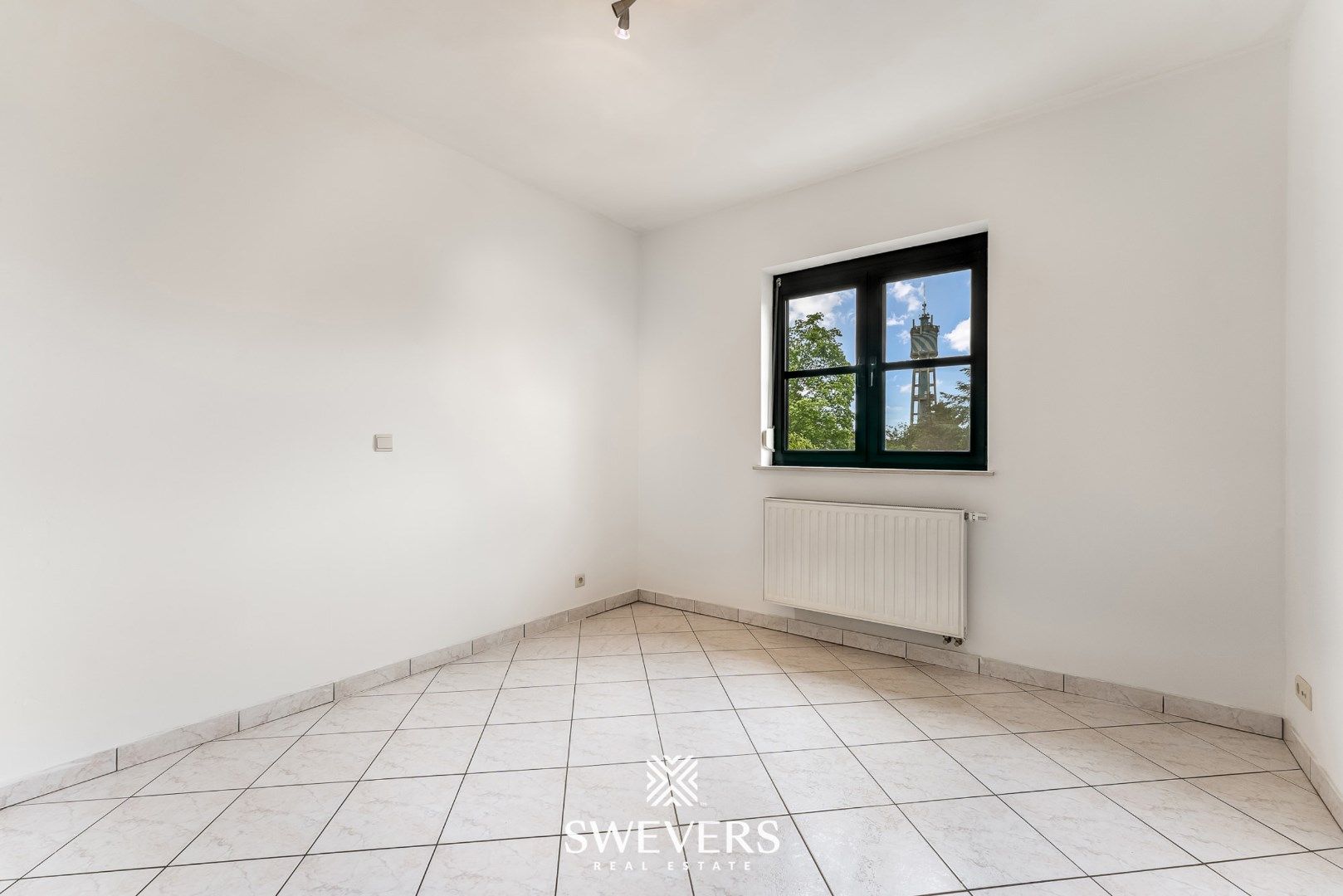 Licht appartement met ruim terras en groen uitzicht in Hasselt centrum foto 14