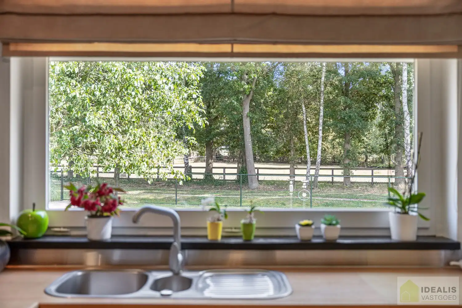 //INVESTERING – NIET VOOR EIGEN GEBRUIK// UITERST GOED ONDERHOUDEN GEZINSWONING OP EEN PRACHTIG, GROEN EN RUSTIG PERCEEL VAN MAAR LIEFST 11A &nbsp;MET LICHTRIJKE WOONKAMER, 3 KNAPPE SLAAPKAMERS, BADKAMER, AFGEWERKTE ZOLDERVERDIEPING EN ONDERGRONDSE GARAGE foto 16