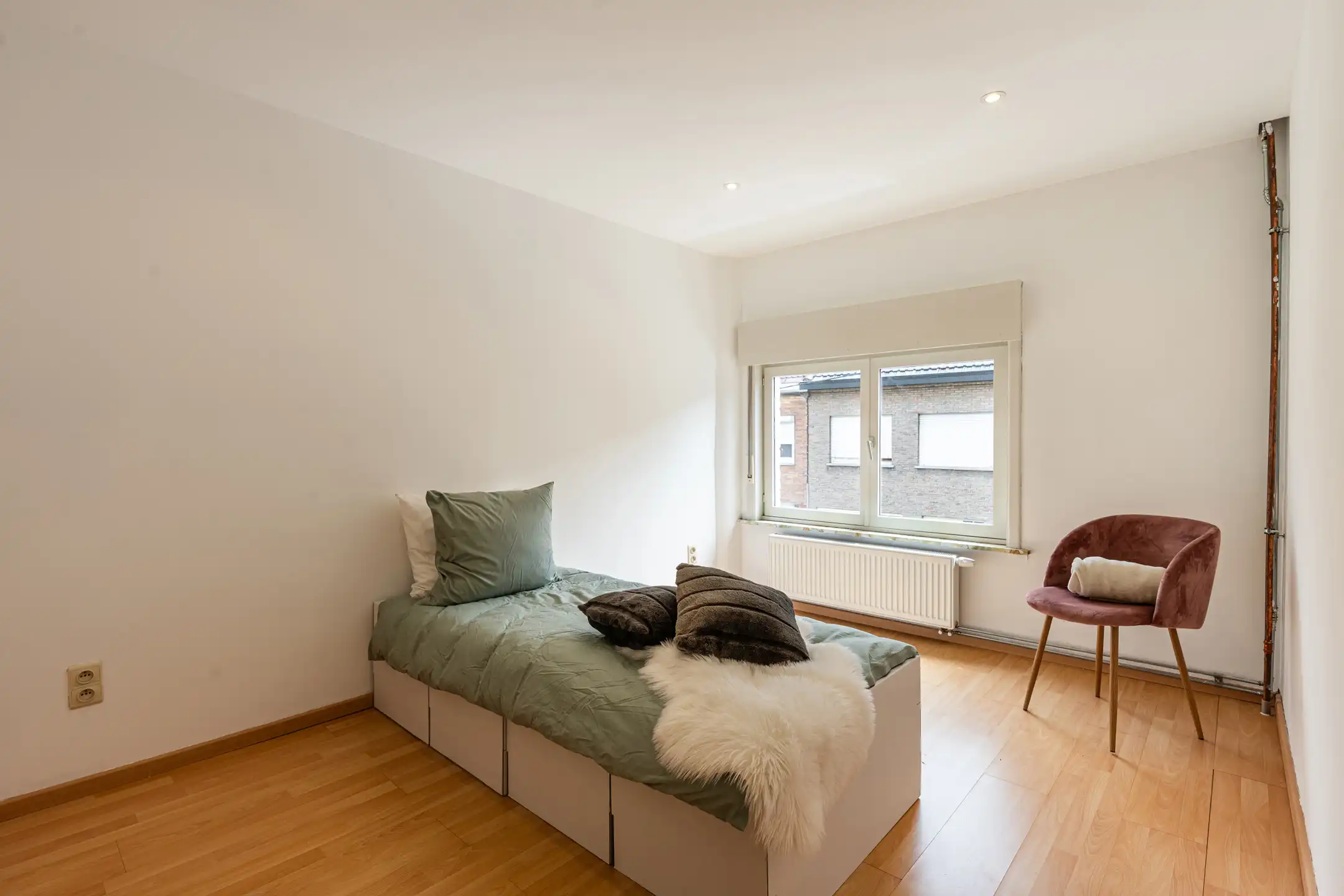 Instapklare woning met 3 slaapkamers, ruime garage en tuin foto 19