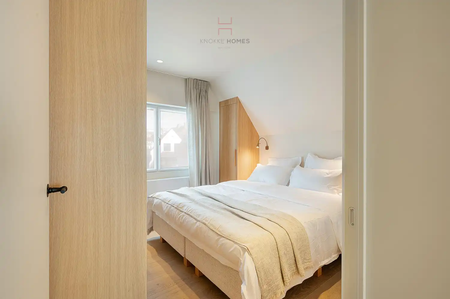 Uitzonderlijk gerenoveerde koppelvilla op topligging in Duinbergen foto 25