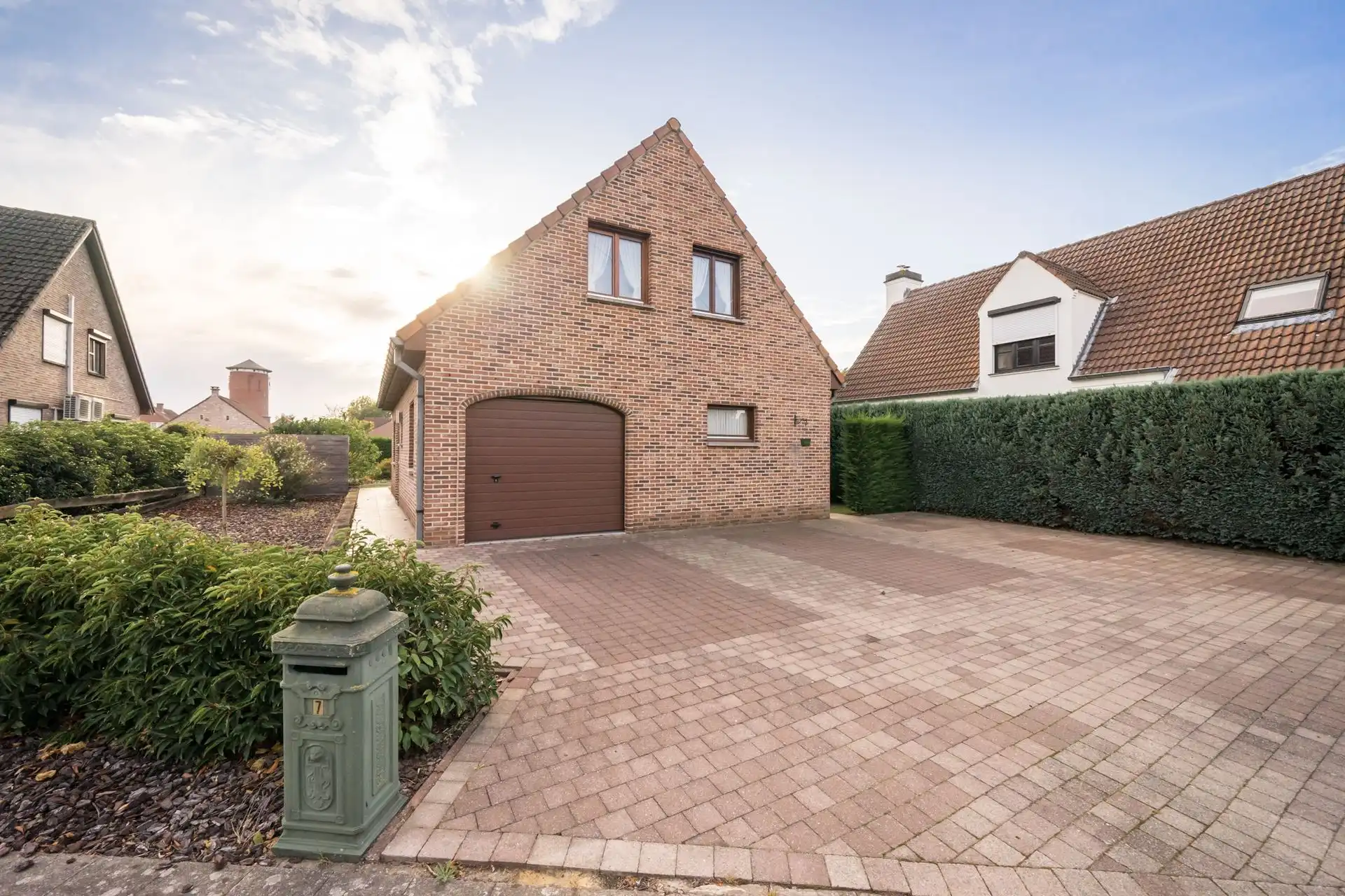 Vrijstaande woning met 3 slpk, garage en zonnige tuin in Leest foto {{pictureIndex}}