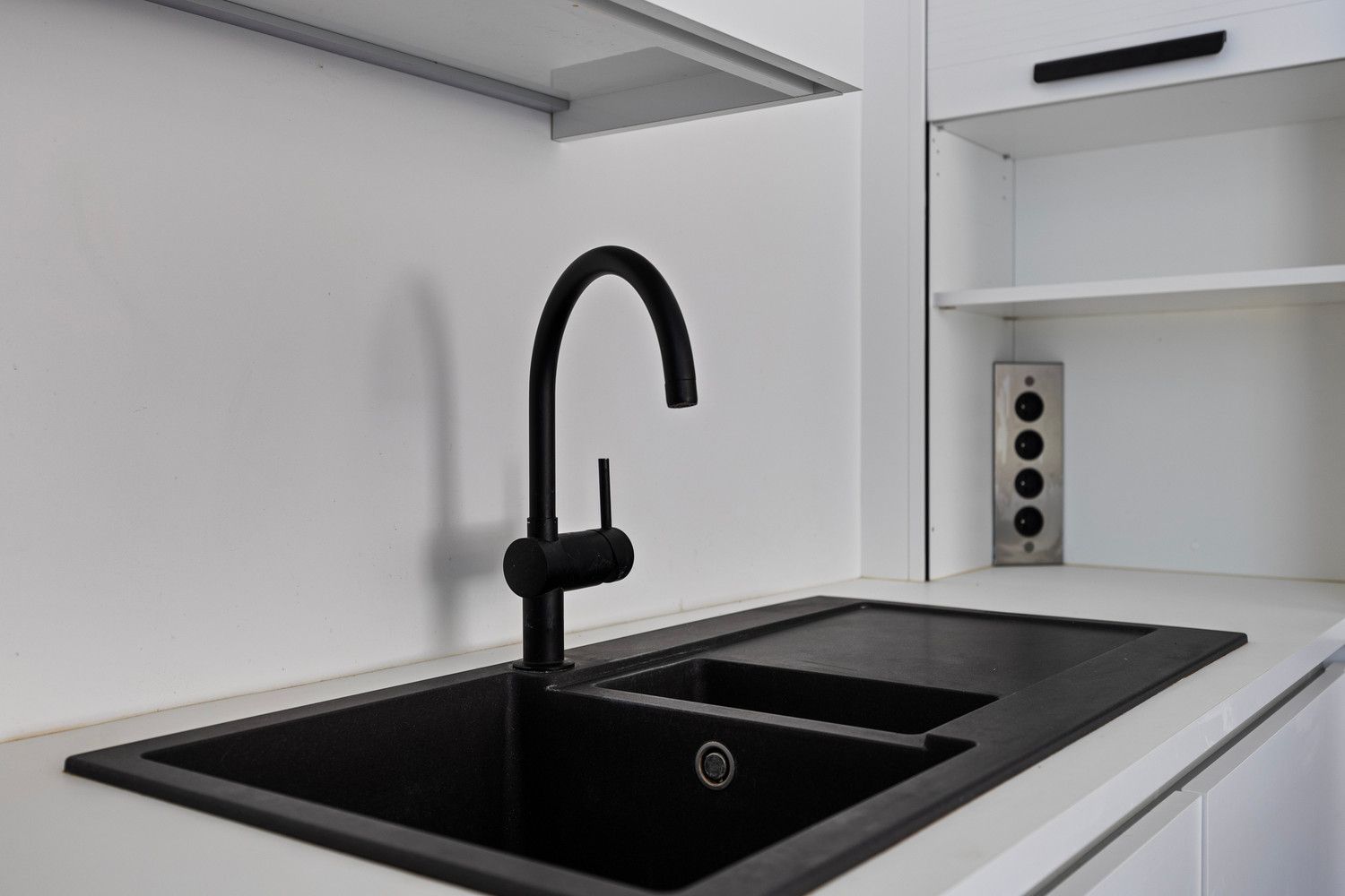 INSTAPKLARE EN VOLLEDIG GERENOVEERDE WONING TE DIEST! foto 10