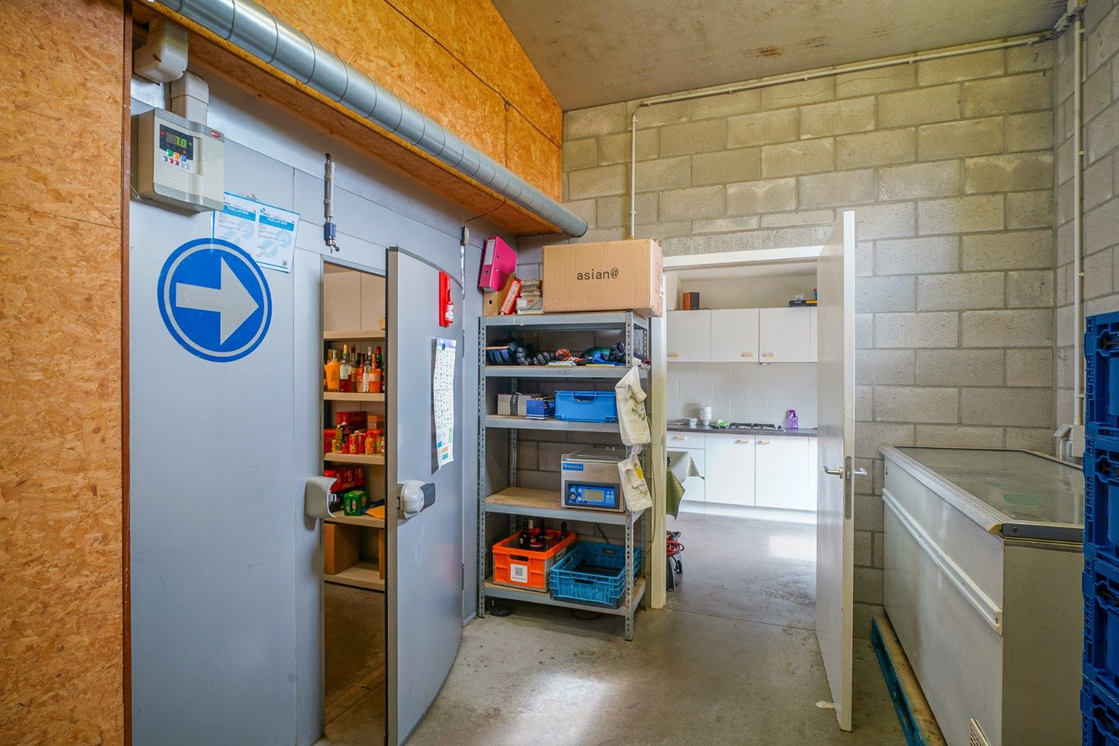 Unieke en recente woning met ruime loods in Oudenburg foto 6