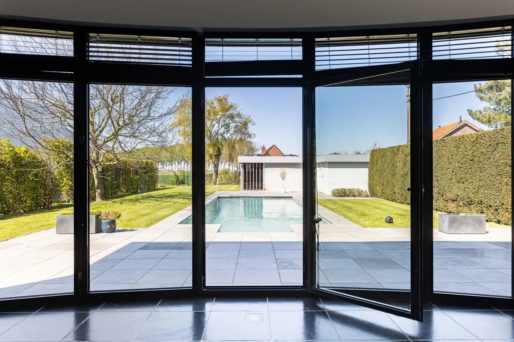 Exclusieve villa met bedrijfsgebouwen op toplocatie in Sint-Laureins foto 16