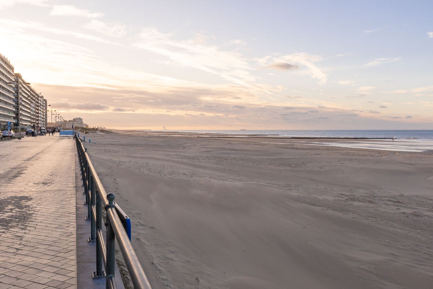 Instapklare studio met frontaal zeezicht te Middelkerke foto 17