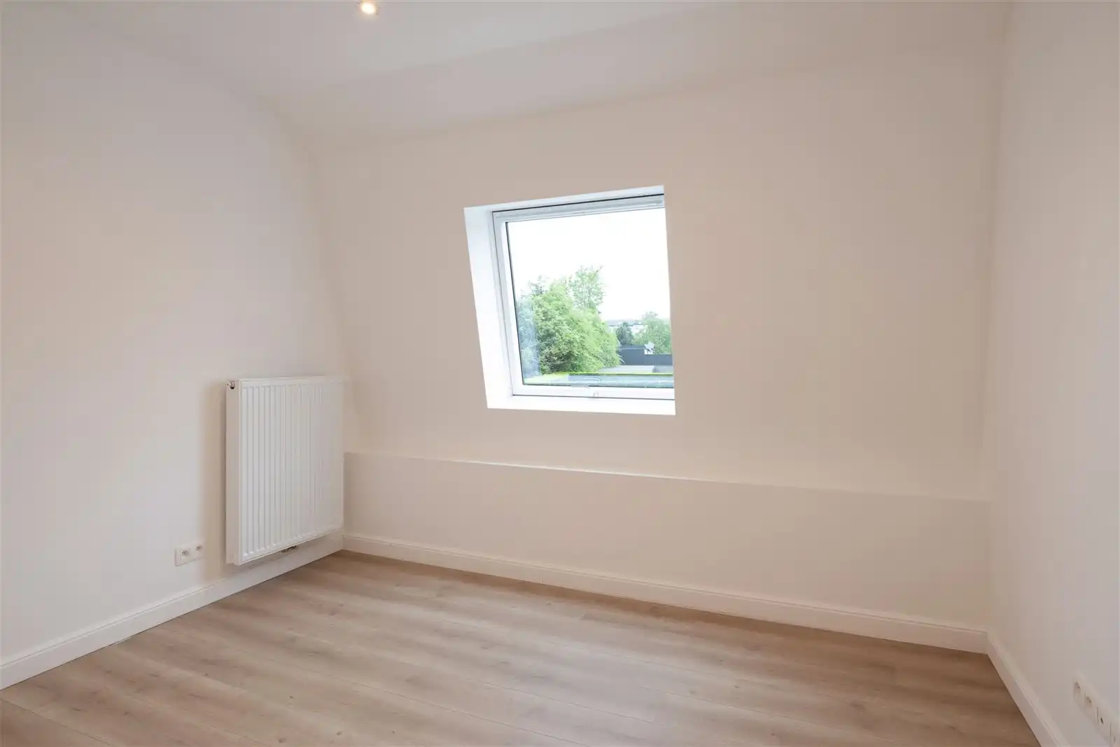 Gerenoveerde woning nabij het centrum van Zottegem! foto 20