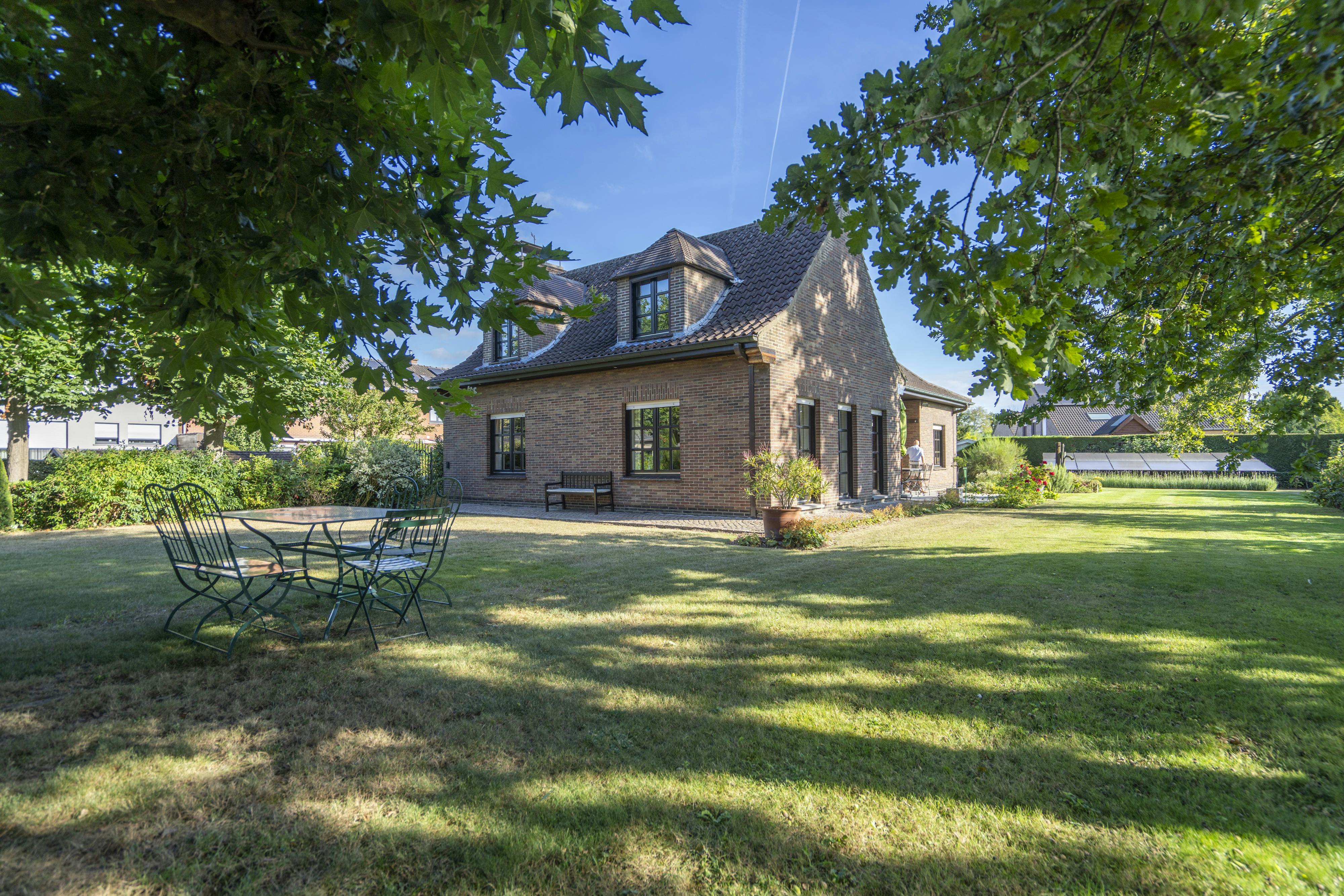 Unieke villa te koop op een rustige ligging in Harelbeke!  foto 27