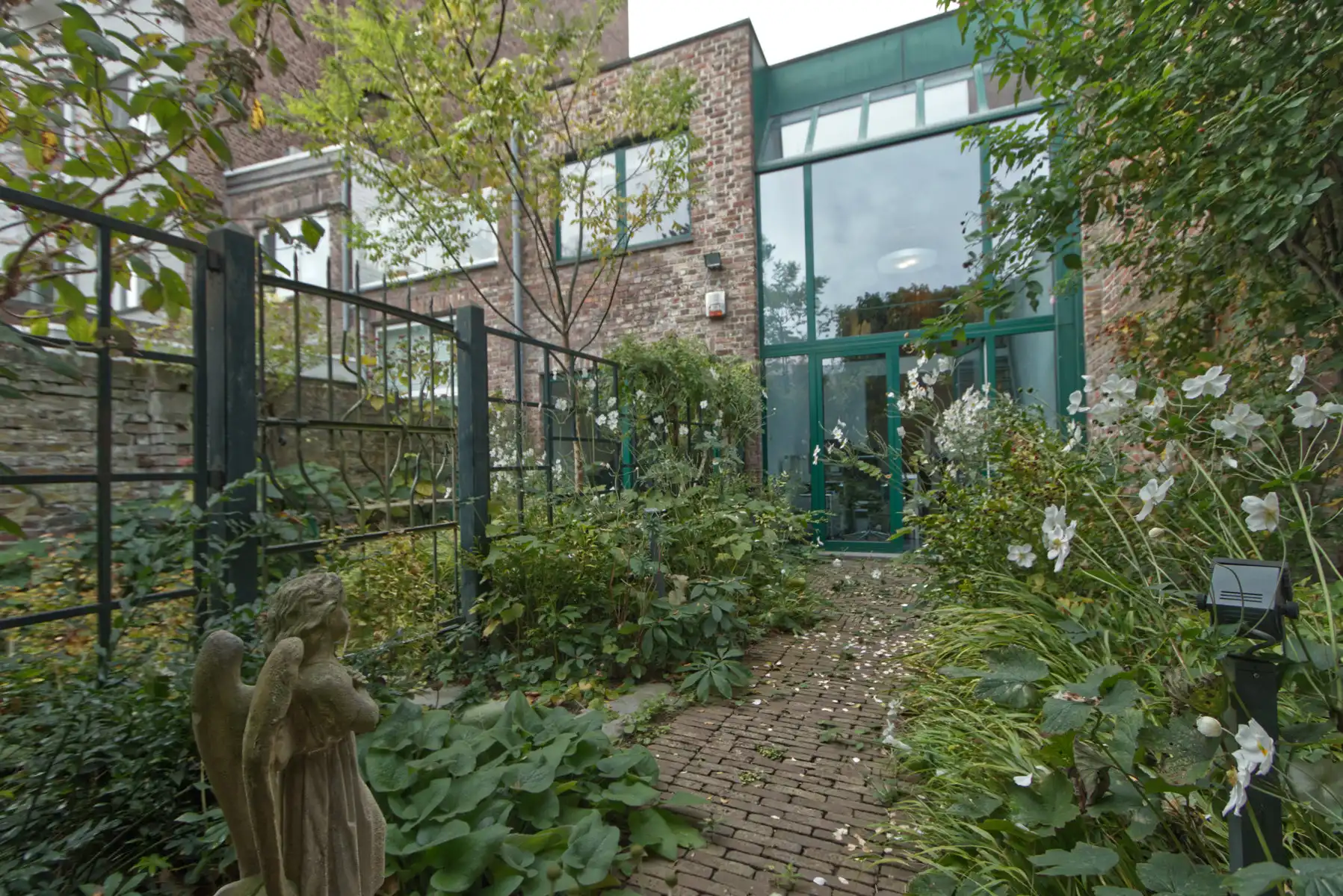 KANTOOR - 8 BURELEN - 16 tot 20 WERKPLAATSEN - PARKING MOG. foto 14