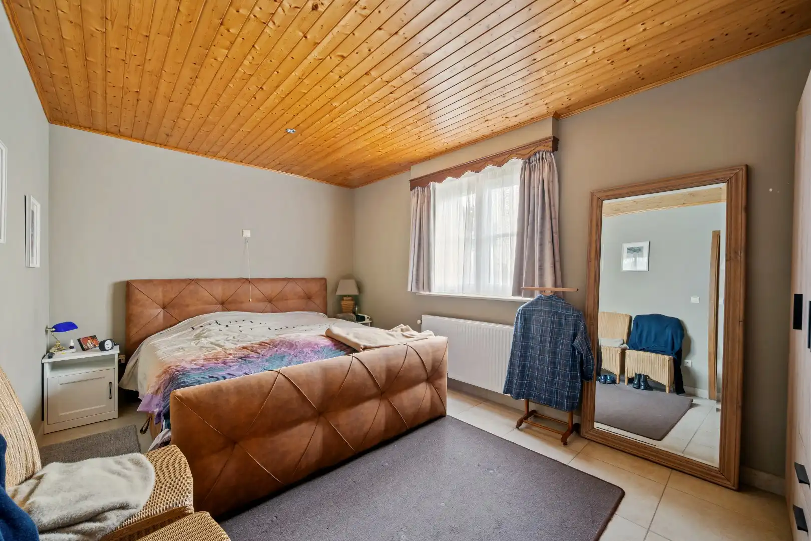 Villa met 2 slaapkamers, ruime zolderverdieping, garage en tuin. foto 7