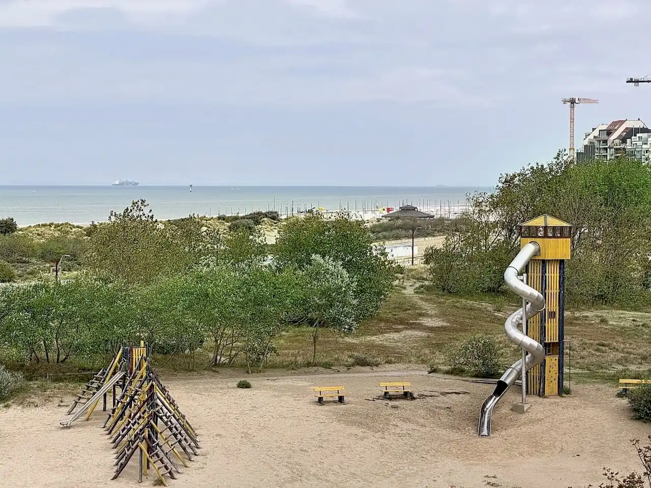 Ruim drie slaapkamer appartement met prachtig open zicht op Zee en het Willemspark foto 9