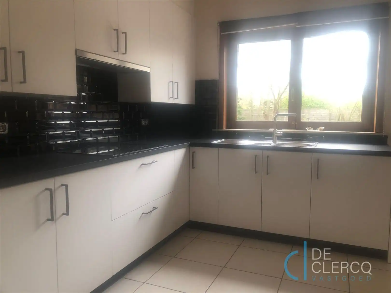 Charmante woning TE  HUUR op toplocatie in Lochristi! foto 3