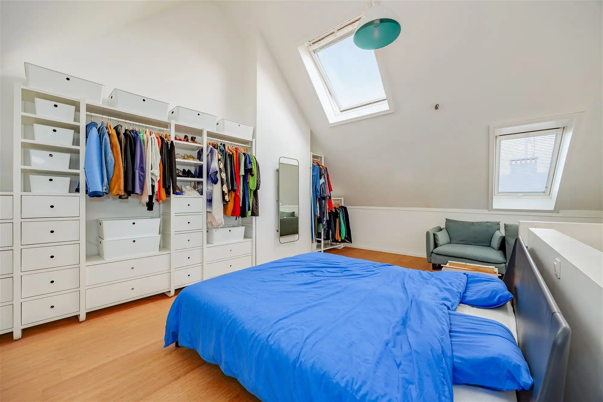 Prachtige woning met 3 slk en groot terras aan een zonnig plein foto 18