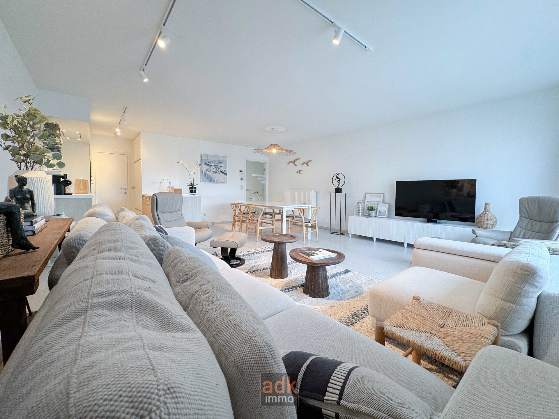 Koksijde | Ruime duplex met 4 slpk, 2 terrassen en dubbele garage foto {{pictureIndex}}