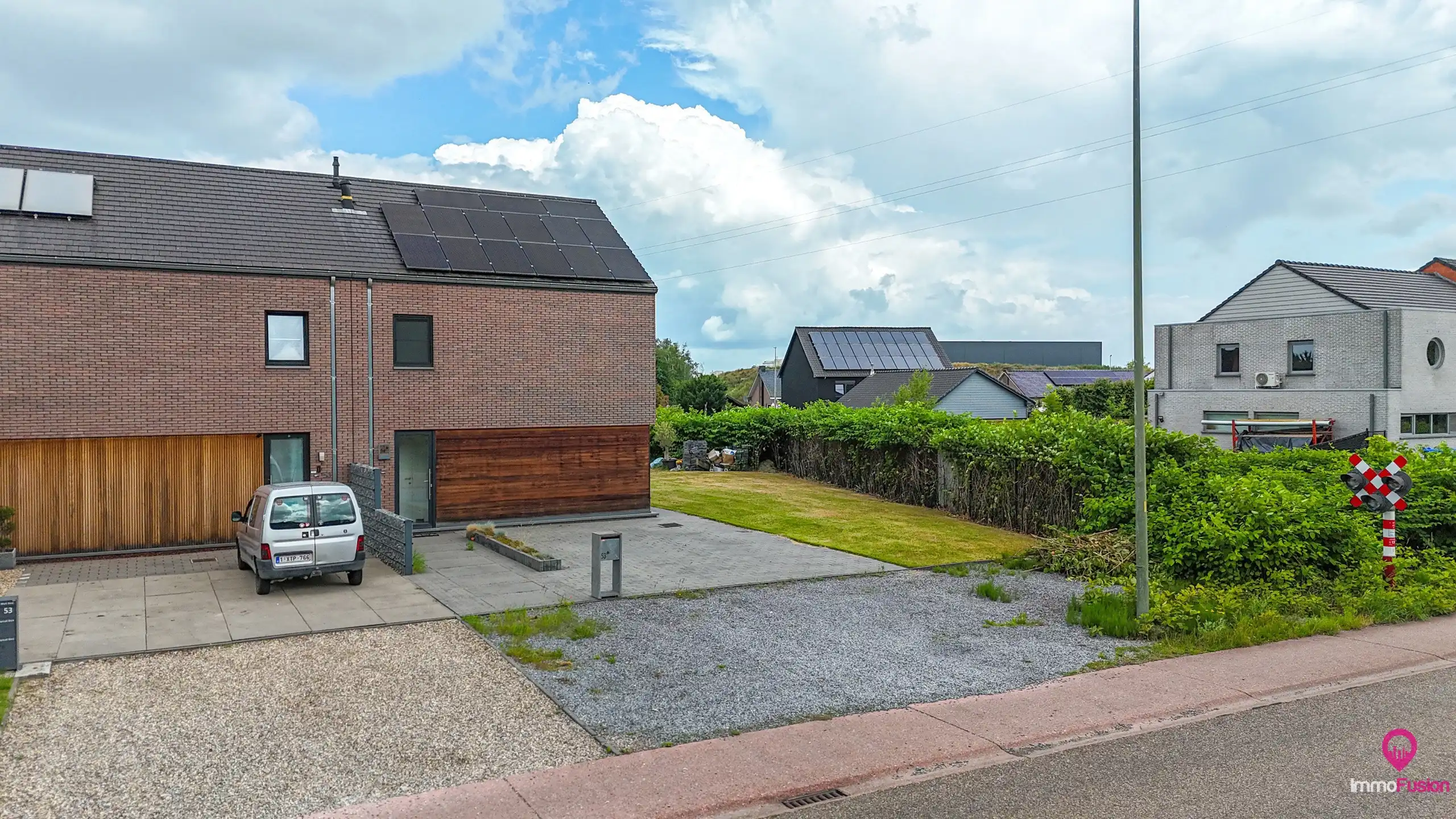 Recente halfopen woning met 3slpks, veranda en ruime tuin! foto 32