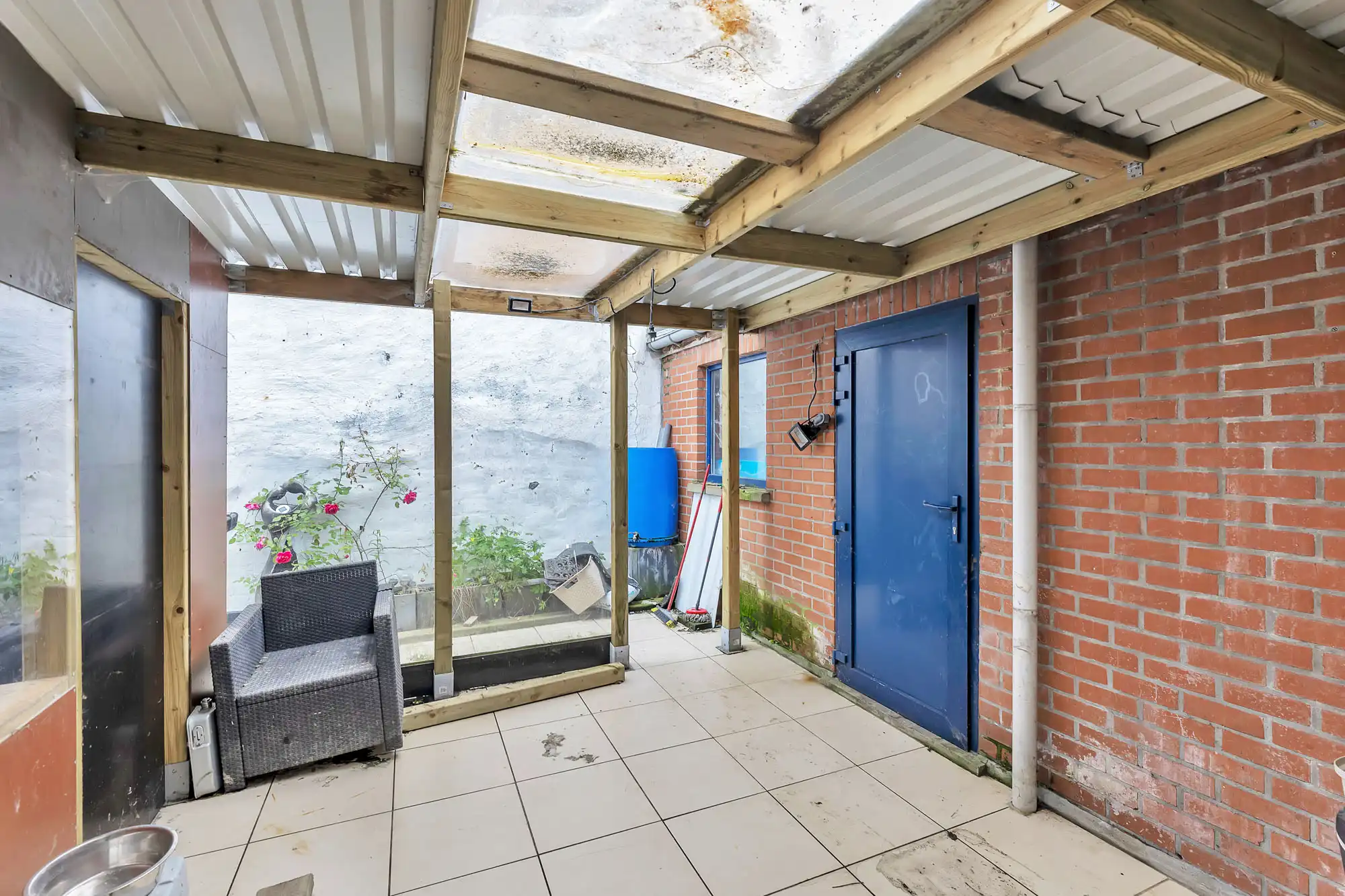 Te renoveren woning met 3 slaapkamers en garage foto 10