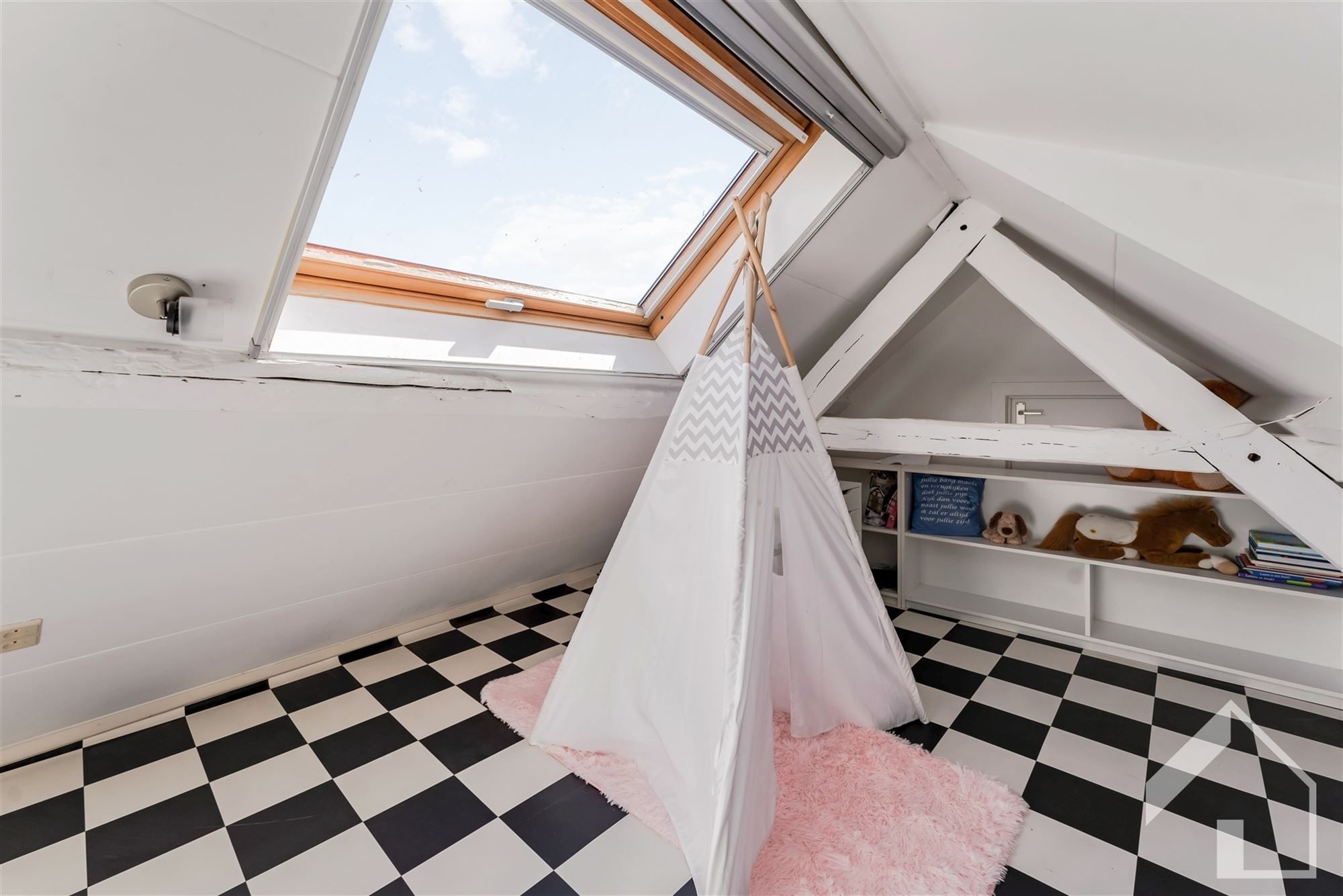 Polyvalente woning in het centrum van Broechem met mogelijkheid tot uitbating van een handelszaak (of vrij beroep) foto 23