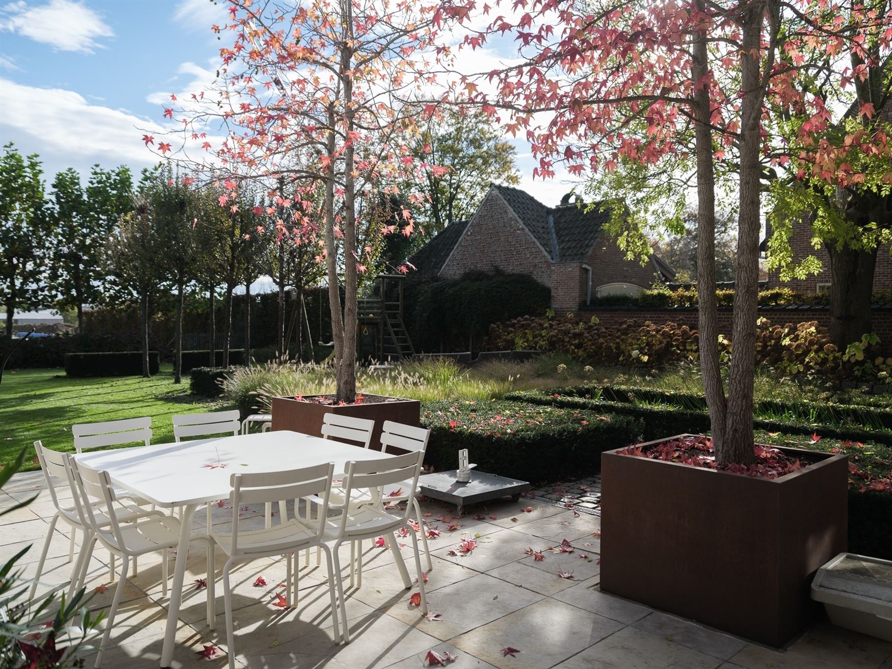 Hoogwaardig afgewerkte herenwoning met zicht op groen en volledige privacy in het hart van Bottelare. foto 13