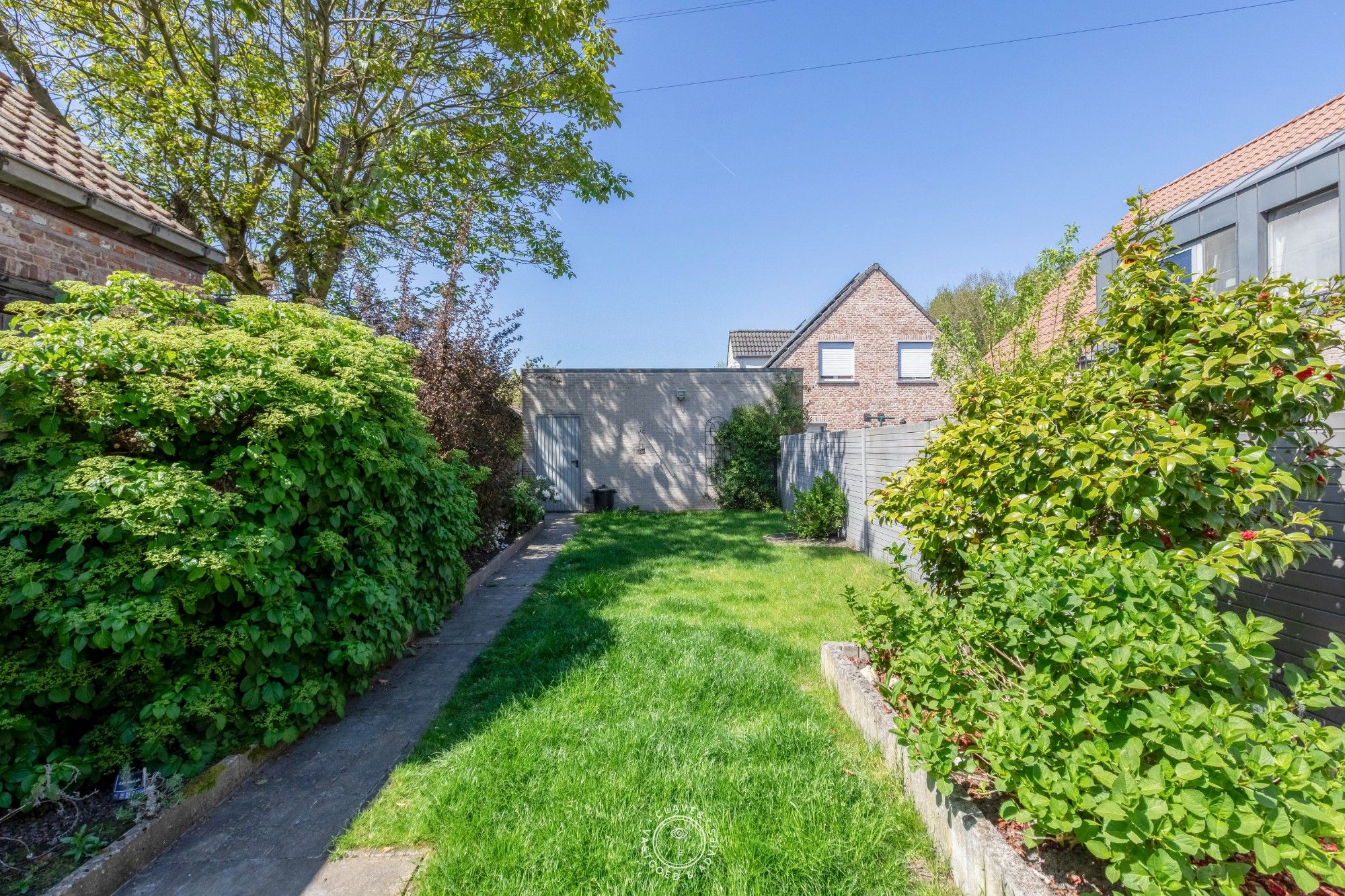 Lichtrijk gelijkvloers appartement met 3 slaapkamers, tuin en garage foto 5