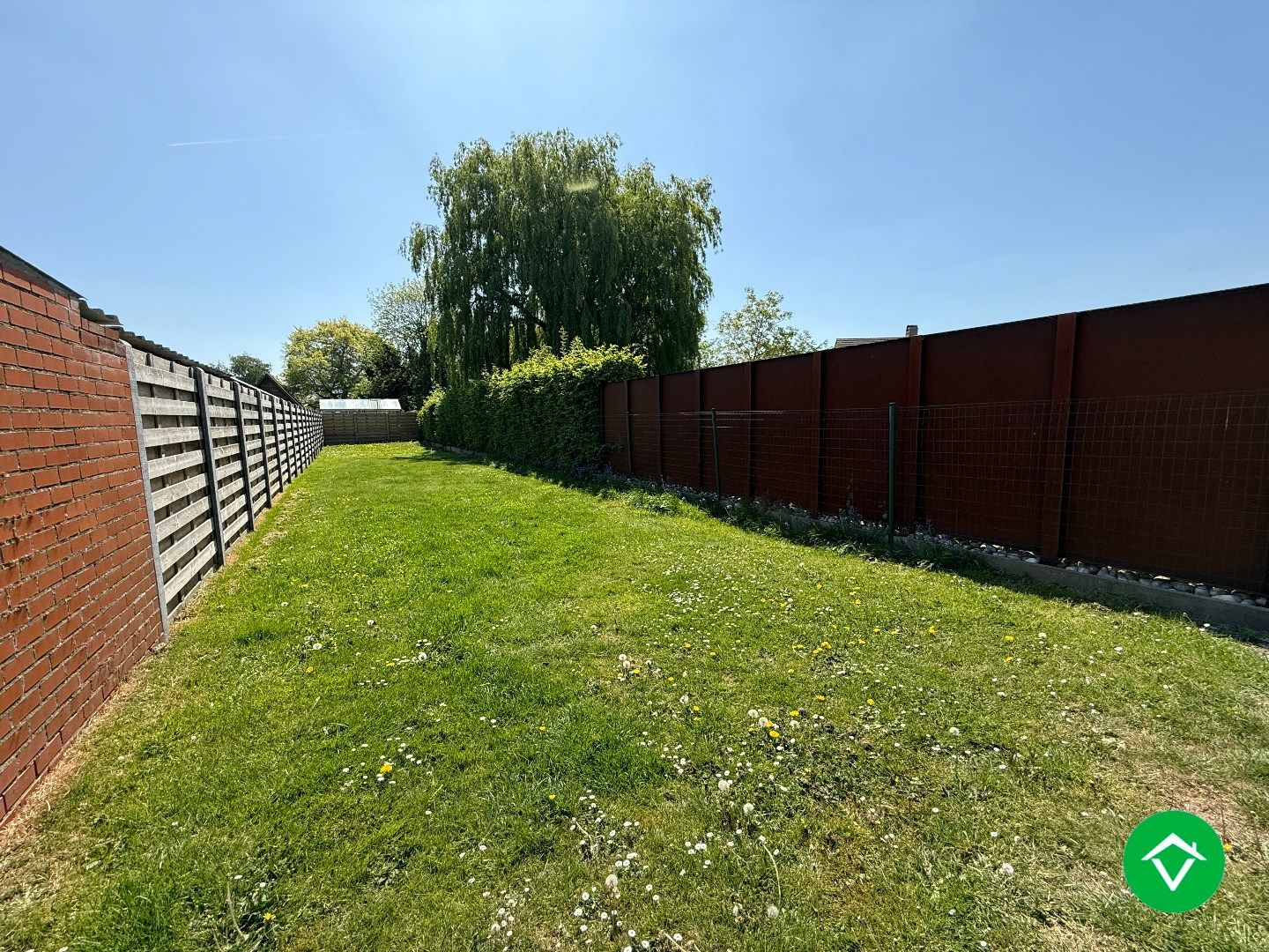 Charmante woning met twee slaapkamers, diepe tuin en ruime garage foto 14