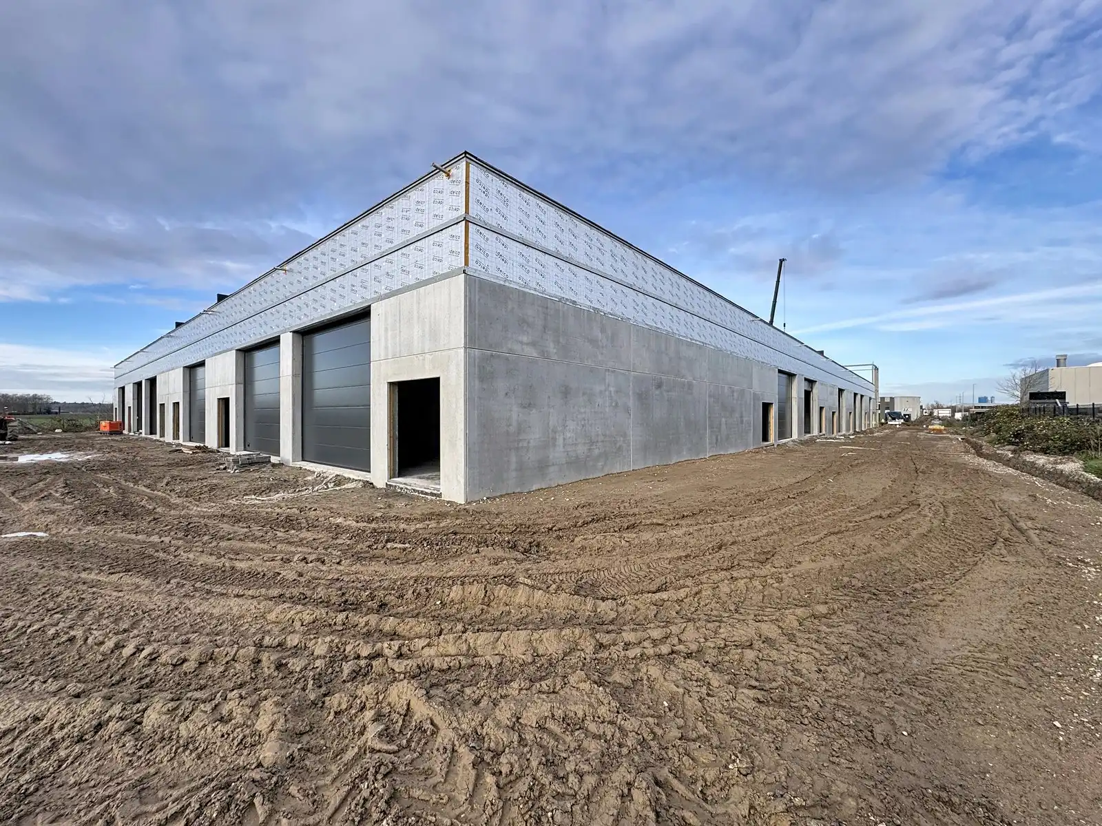 NB MAGAZIJN (307 m²) inclusief 2 private PARKEERPLAATSEN op industriezone te Zedelgem foto 4