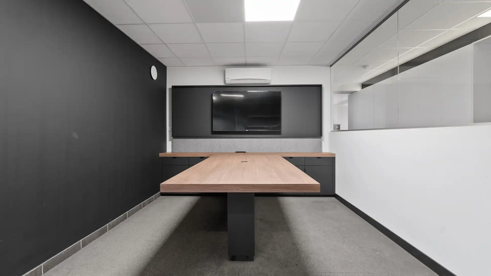 Modern en energiezuinig (A label) handelspand van 174 m² te As foto 4