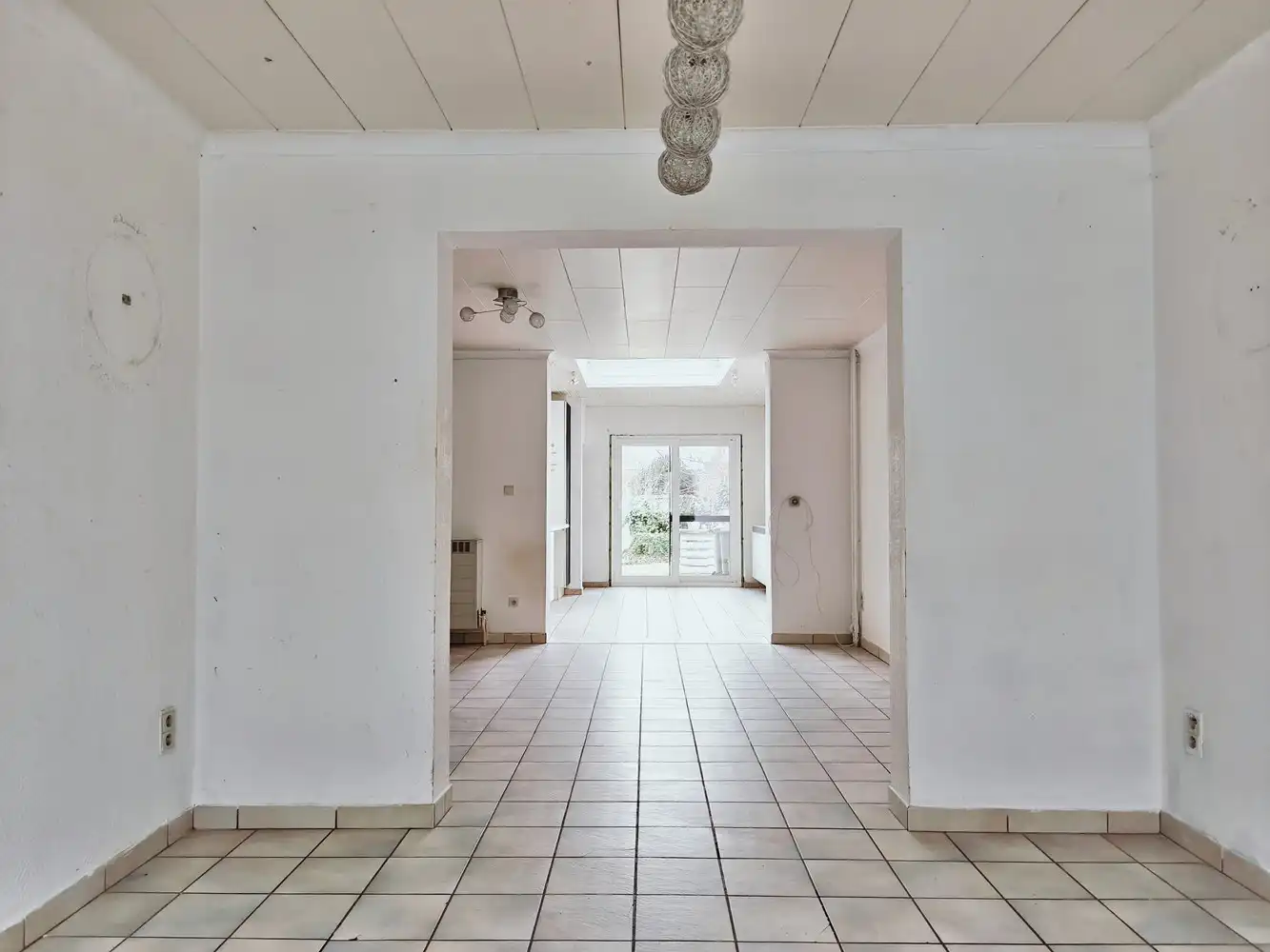 Te renoveren rijwoning met 4 slaapkamers en leuke stadstuin. foto 7