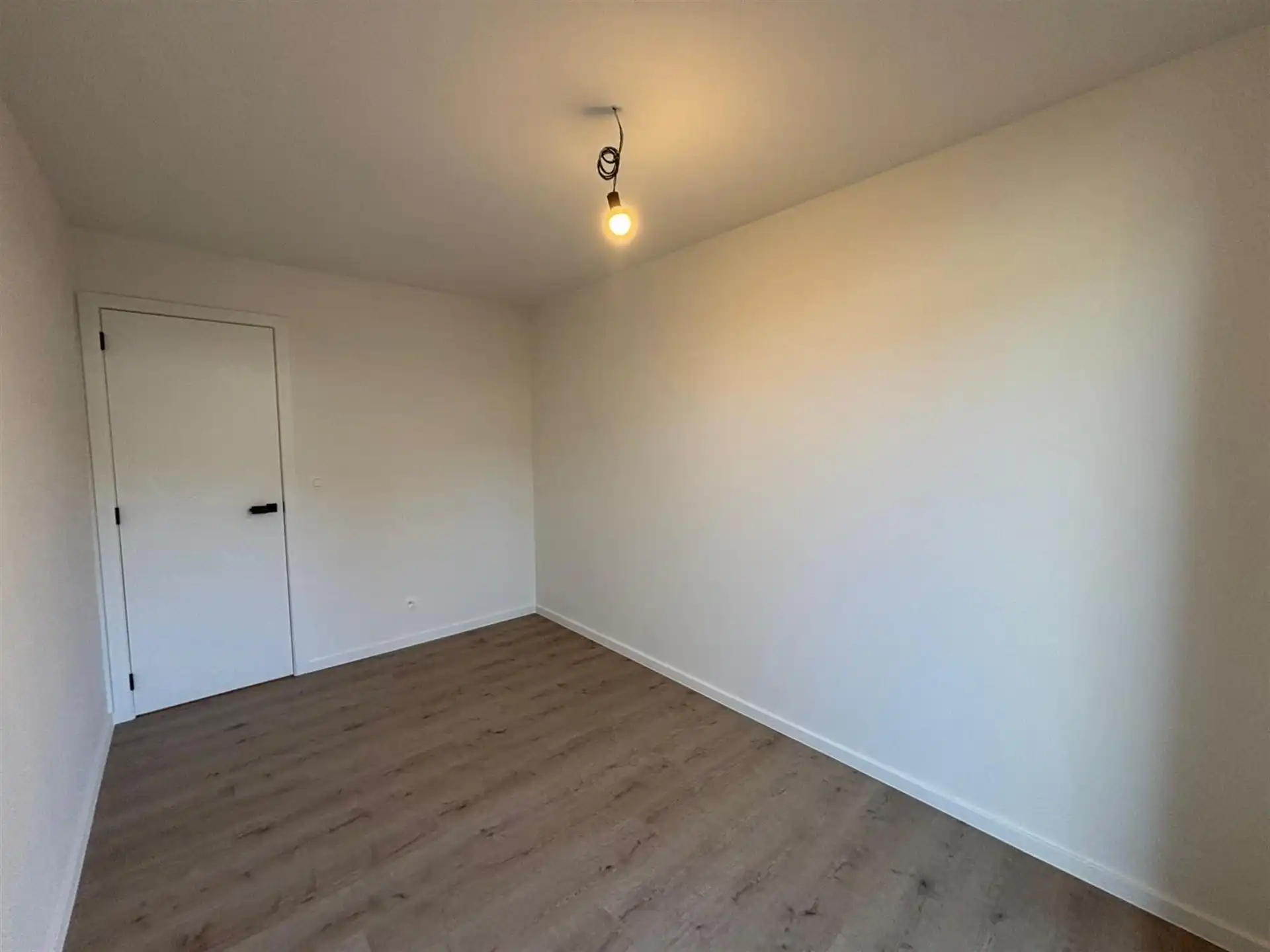 Modern gelijkvloers appartement met private tuin en ruime terrassen in Asse! foto 17