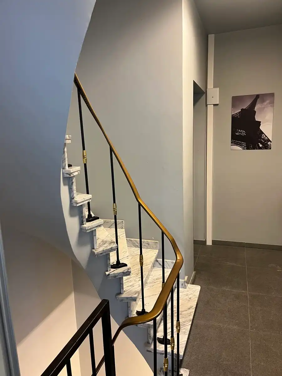 Vernieuwd 3-slaapkamerappartement in hartje Aalst foto 4