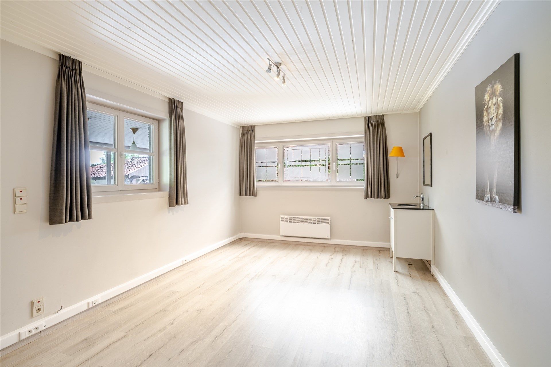 Open bebouwing met zwembad en uitzicht in villawijk Slommerdonk foto 12