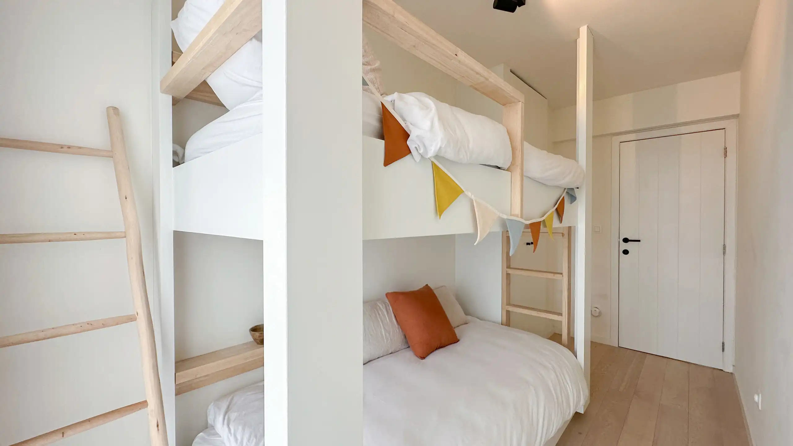 Ruim en lichtrijk 3-slpk. appartement nabij Groentenmarkt foto 20