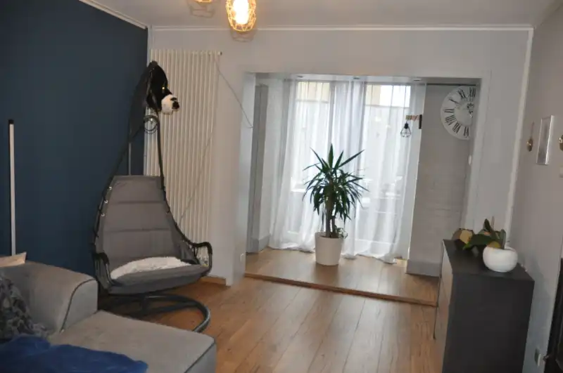 Mooi afgewerkte hoekwoning met 4 slaapkamers en uitgerust met zonnepanelen. foto 3