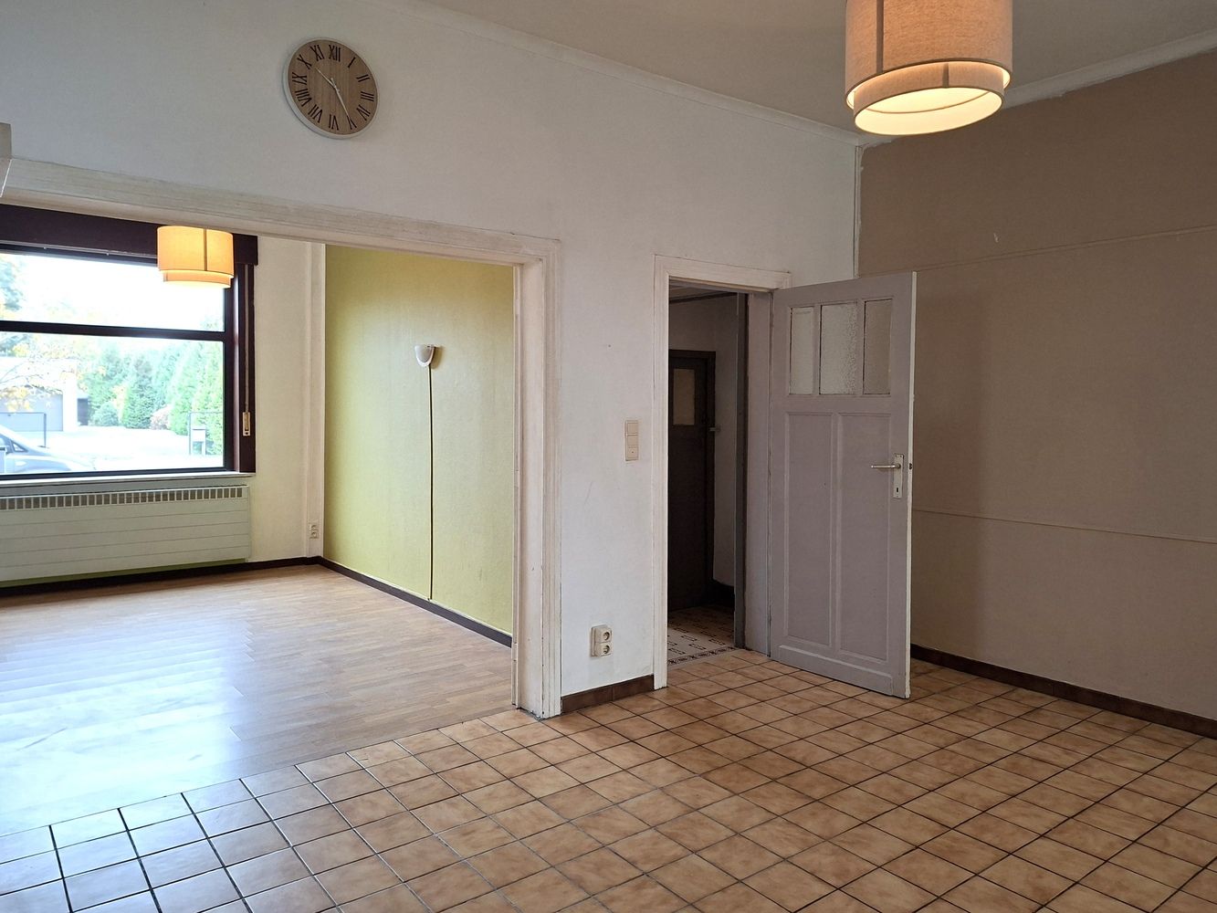 Licht te renoveren woning / 4 slaapkamers en tuin / centrale ligging foto 3