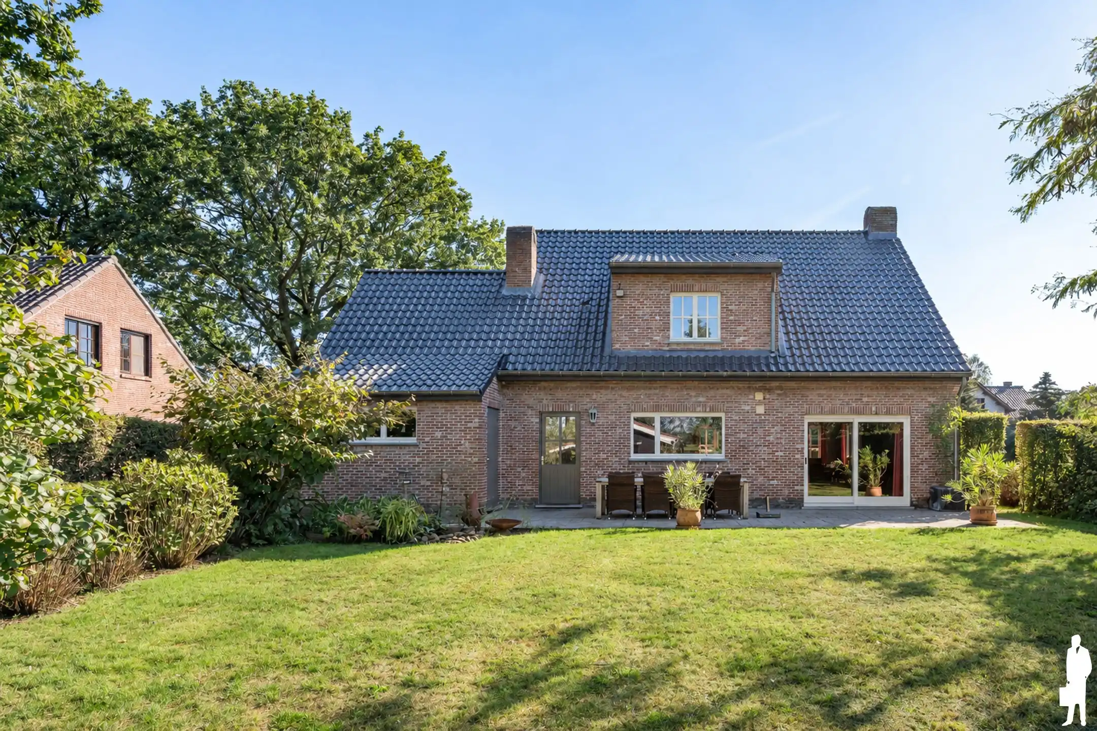 Ruime gezinswoning met 4 slaapkamers, polyvalente ruimte, vrijstaande garage met carport en open zicht in Nieuwmoer foto 4