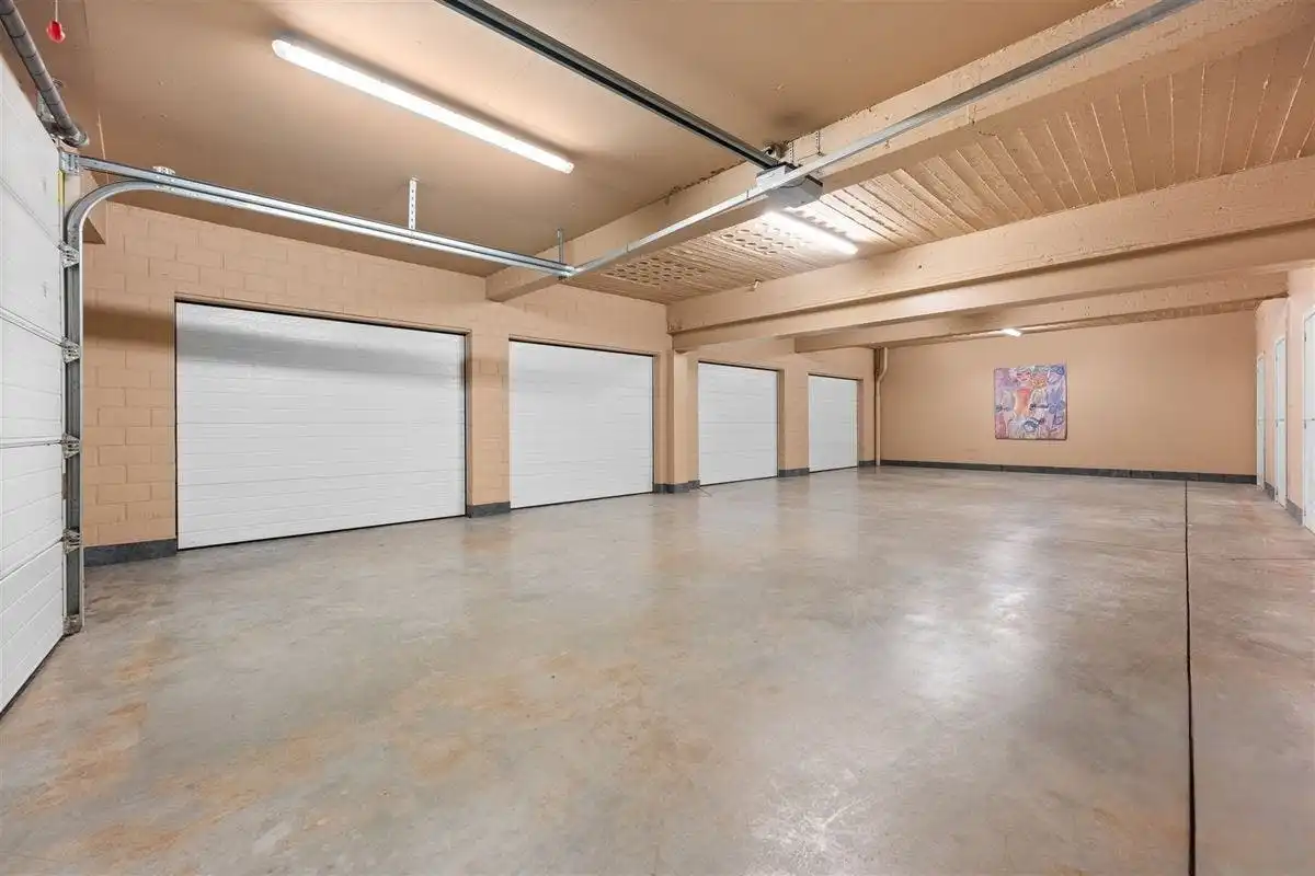 Exclusief Loft-appartement (300m²) met garage in Ieper foto 15