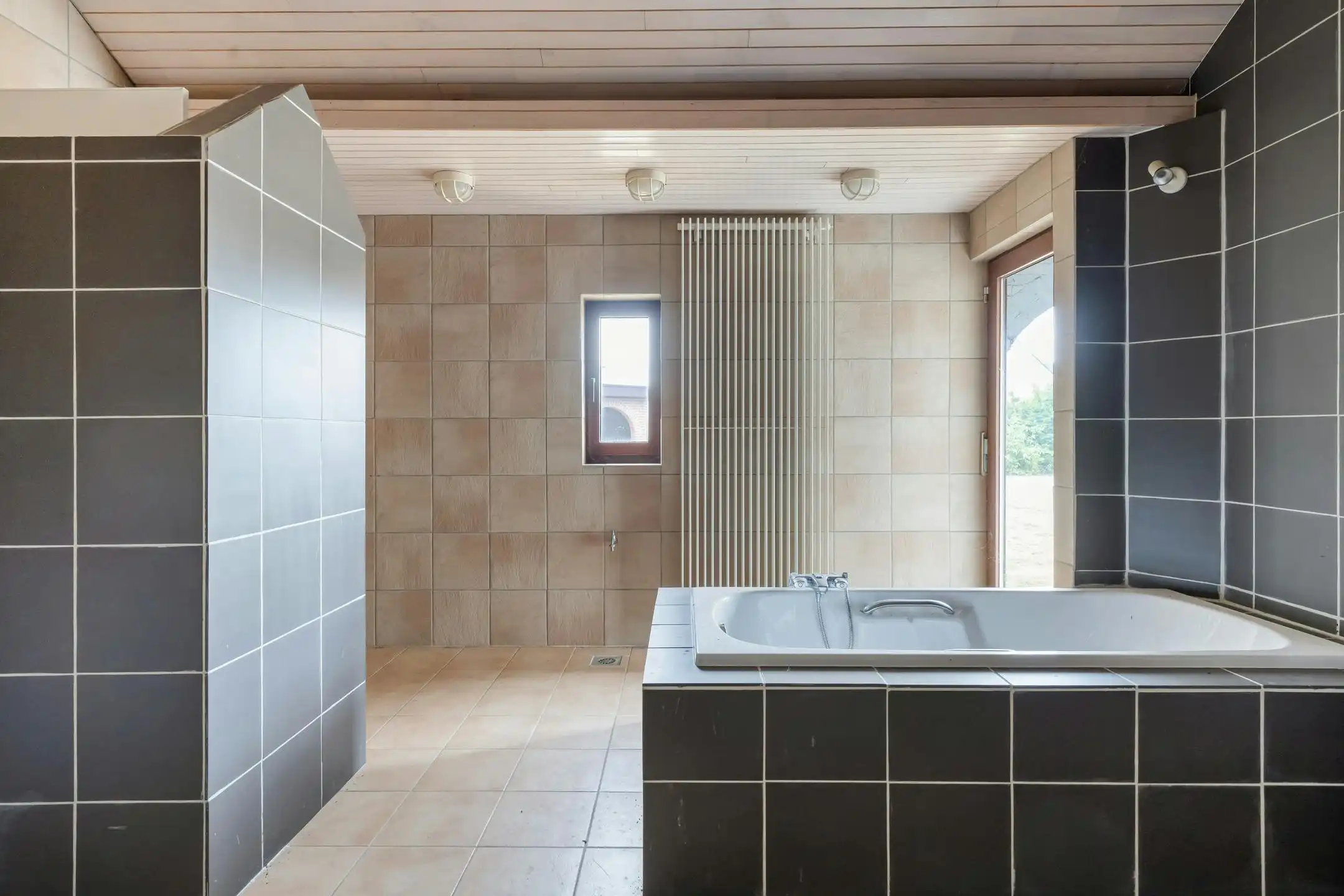 Te renoveren hoeve te koop in Lichtaart op ruim perceel foto 11