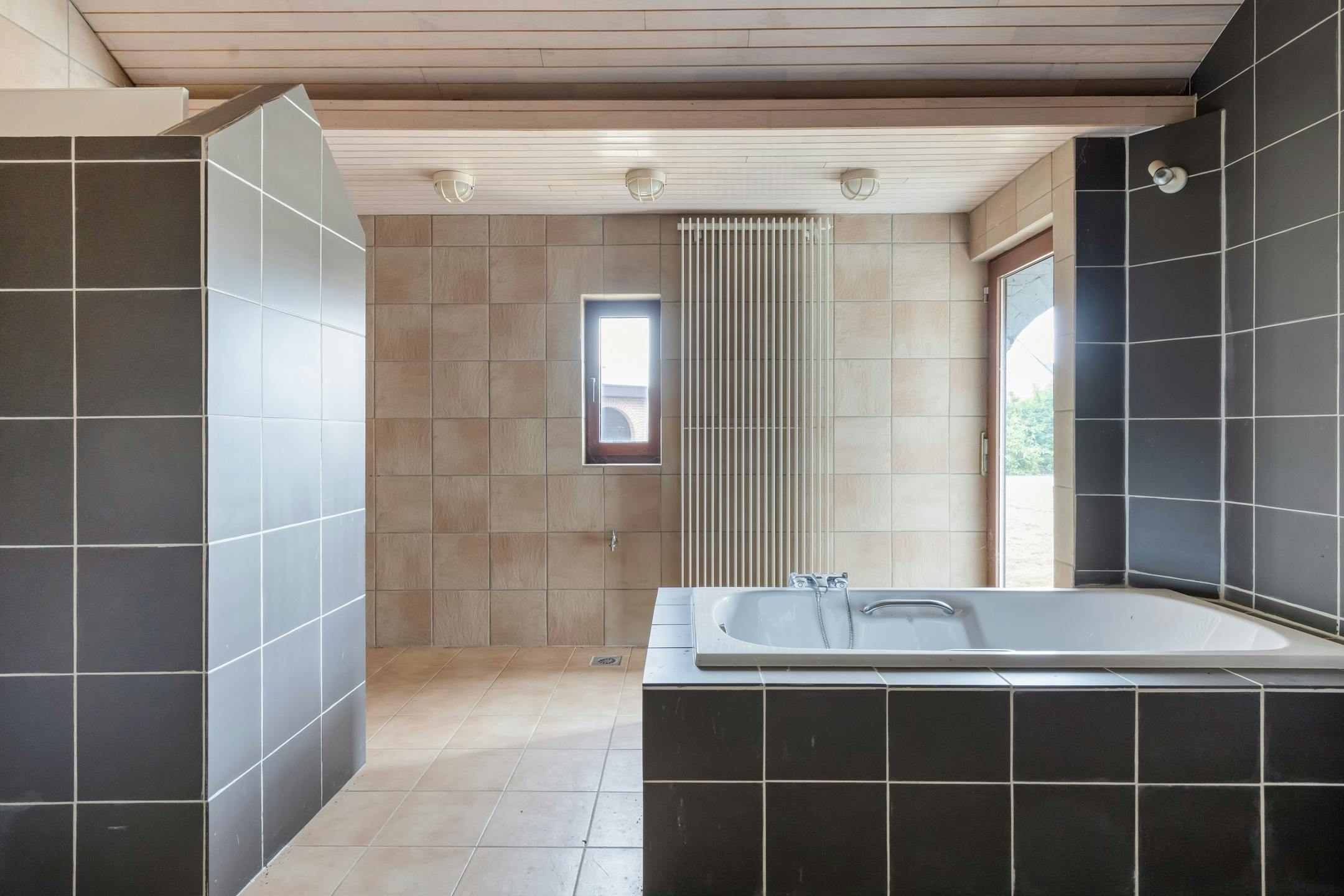 Te renoveren hoeve te koop in Lichtaart op ruim perceel foto 15