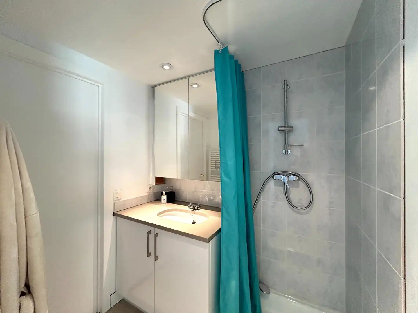 Instapklaar twee-slaapkamerappartement te centrum Tielt! foto 10