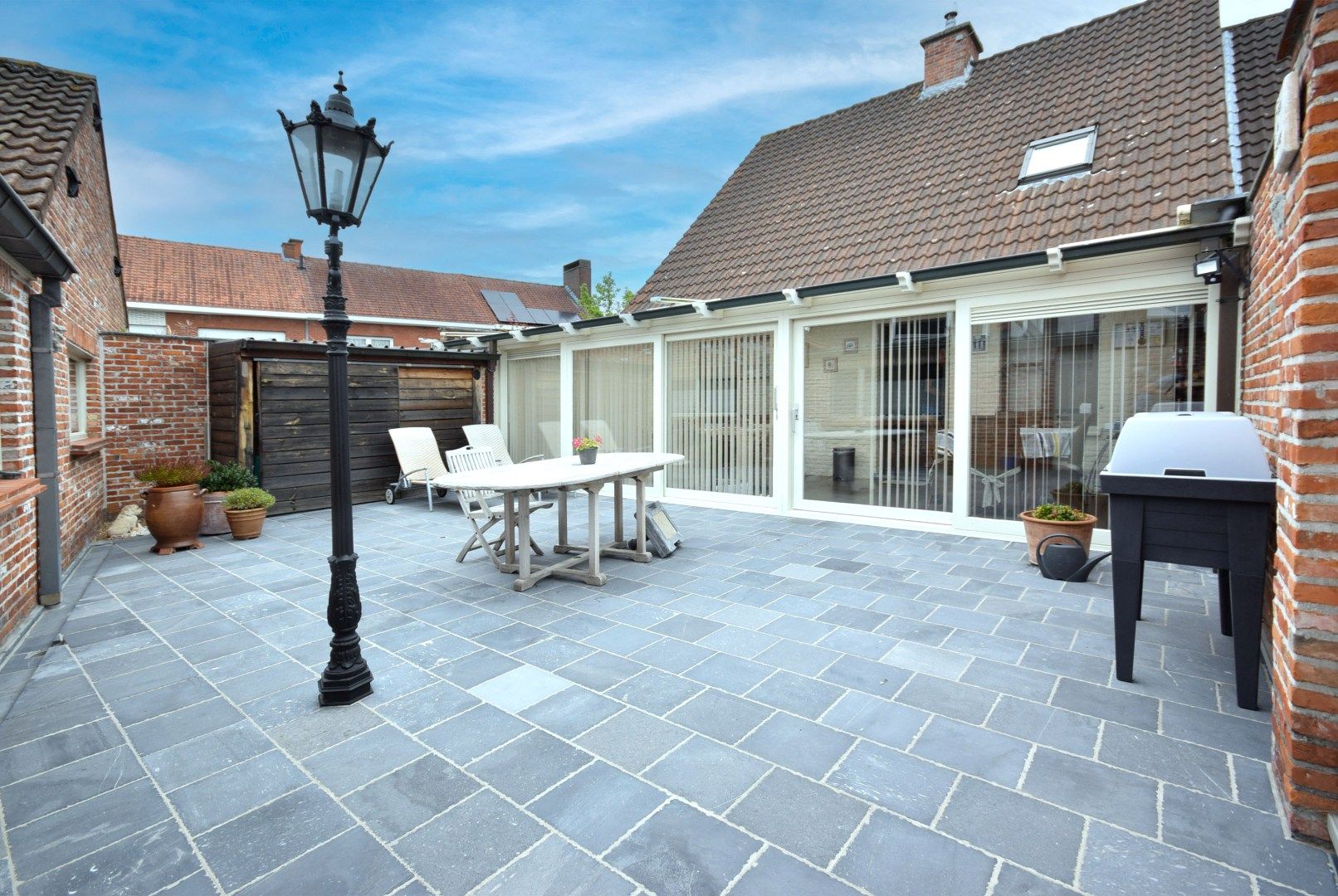GEZELLIGE HALFOPEN BEBOUWING MET AFZONDERLIJKE GROTE GARAGE foto 11